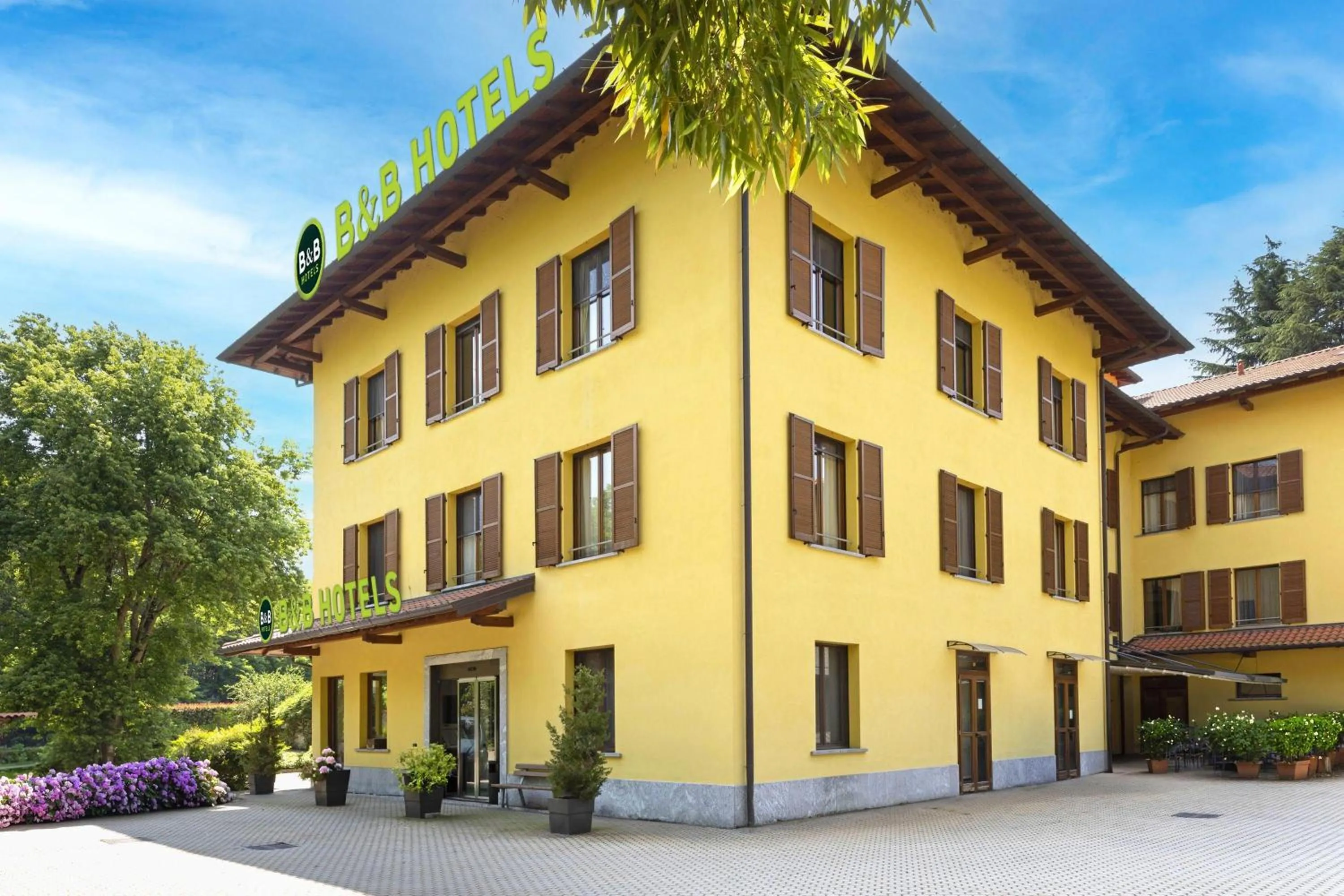 Property building in B&B HOTEL Malpensa Lago Maggiore