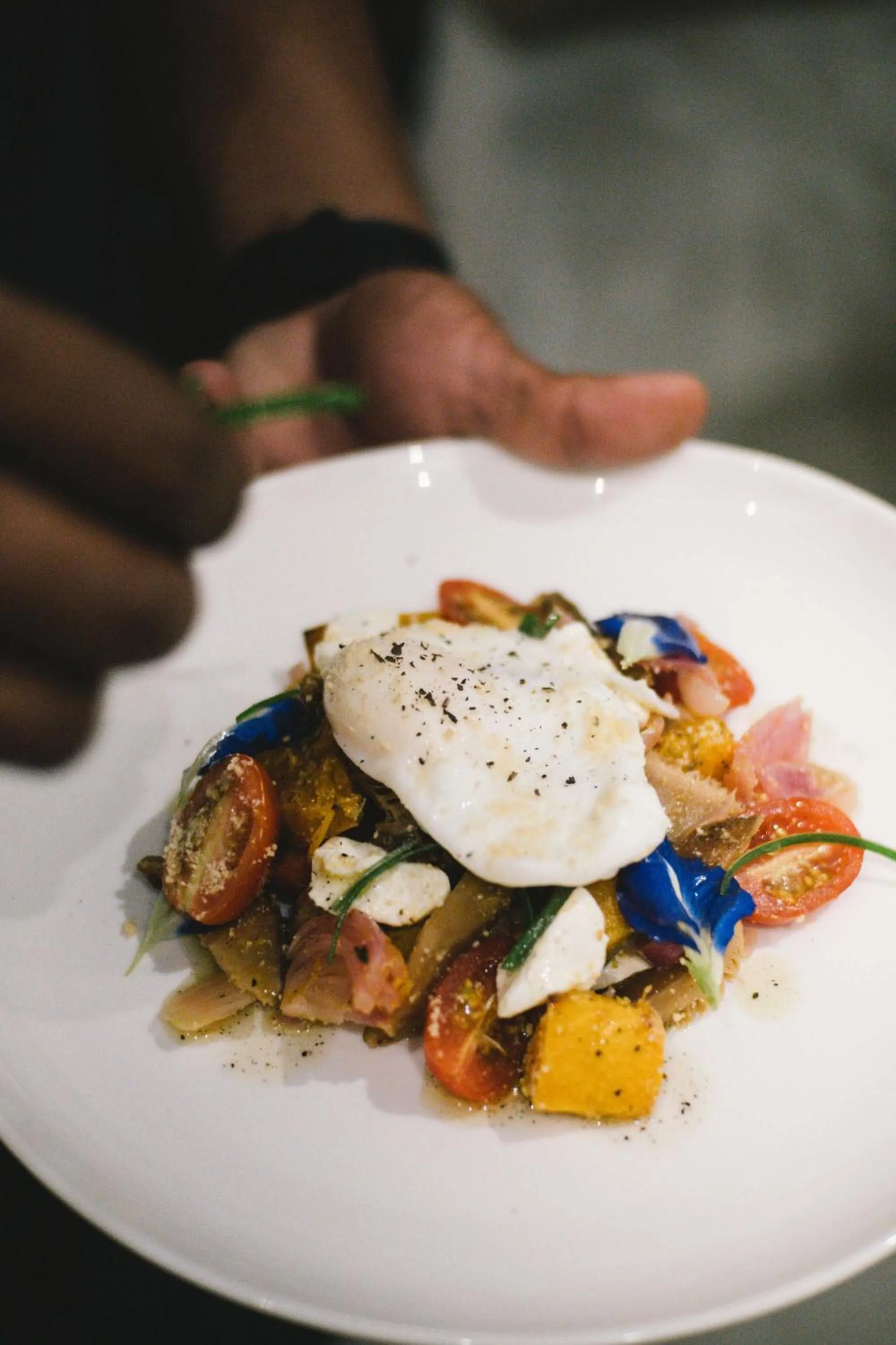 Restaurant/places to eat in Bahala Na Villas