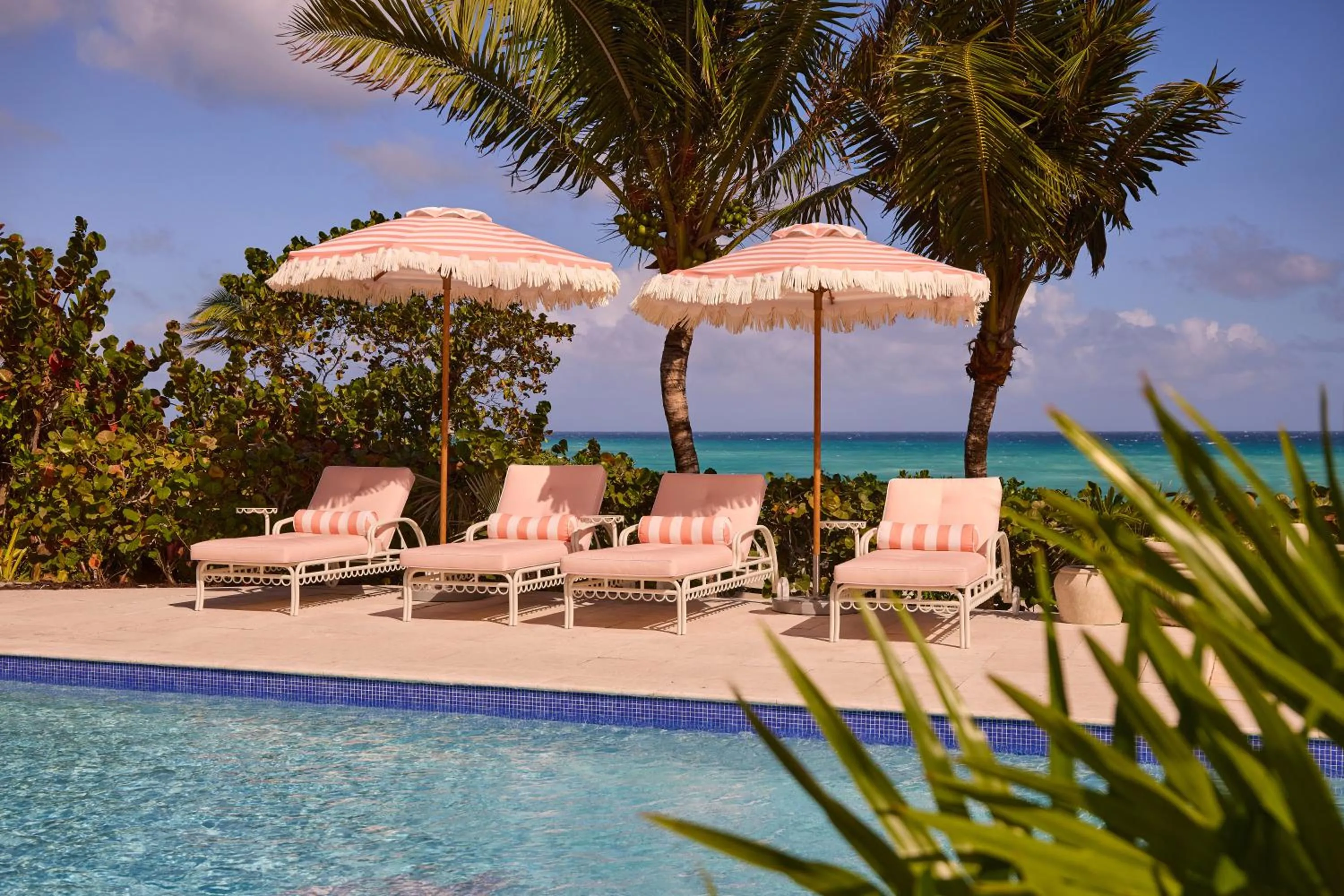 Swimming pool in Coral Sands Inn & Cottages