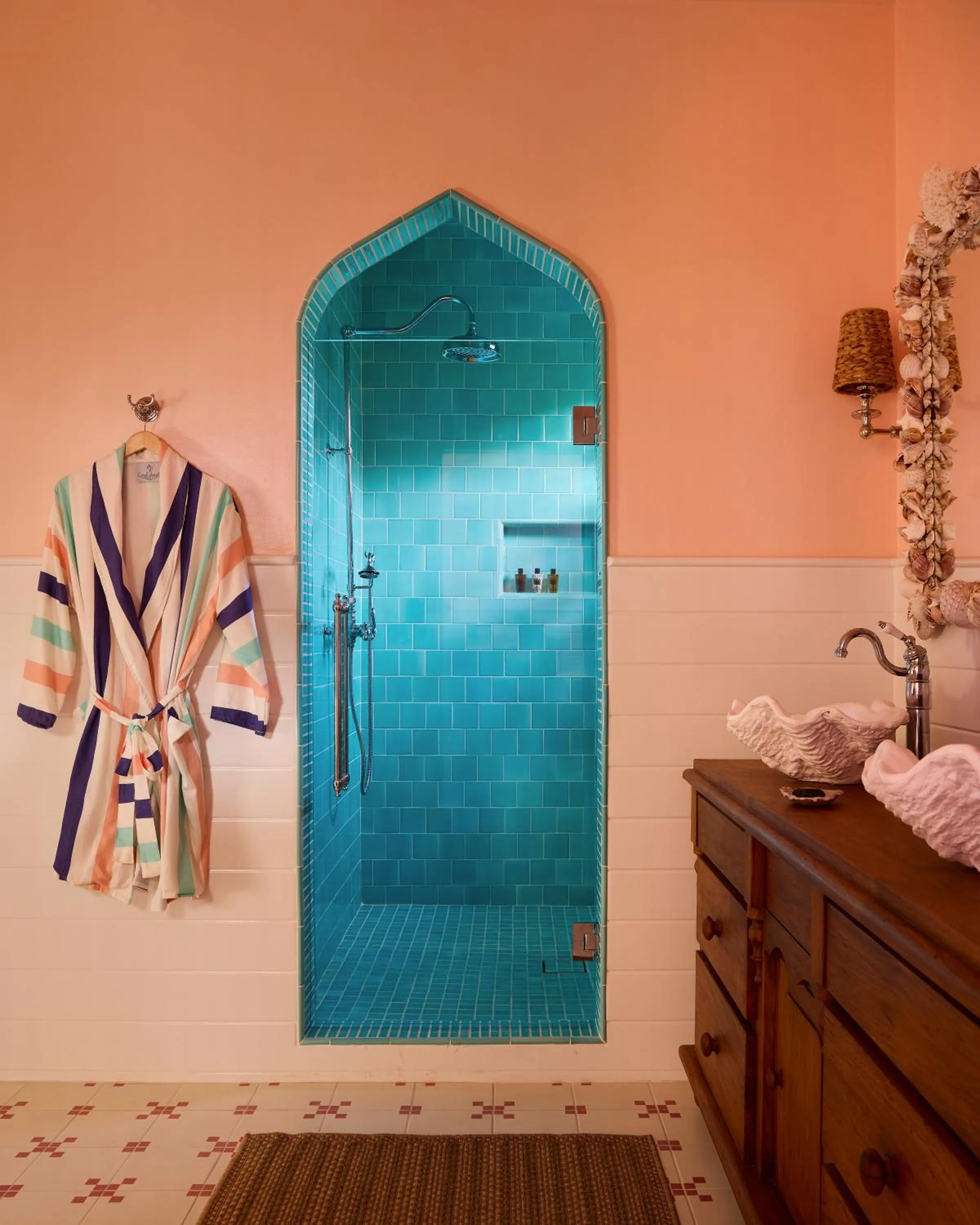 Shower in Coral Sands Inn & Cottages