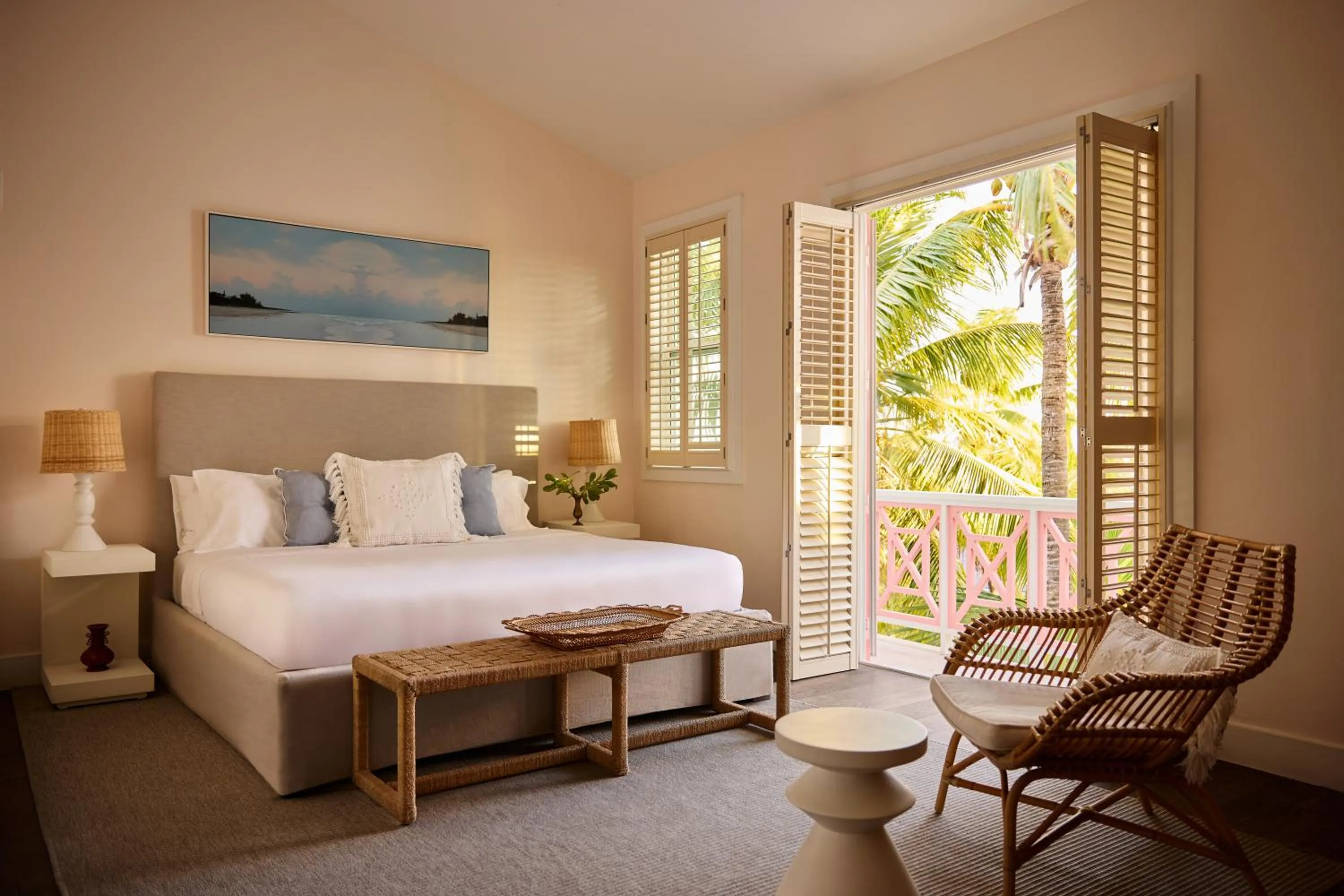 Bed in Coral Sands Inn & Cottages