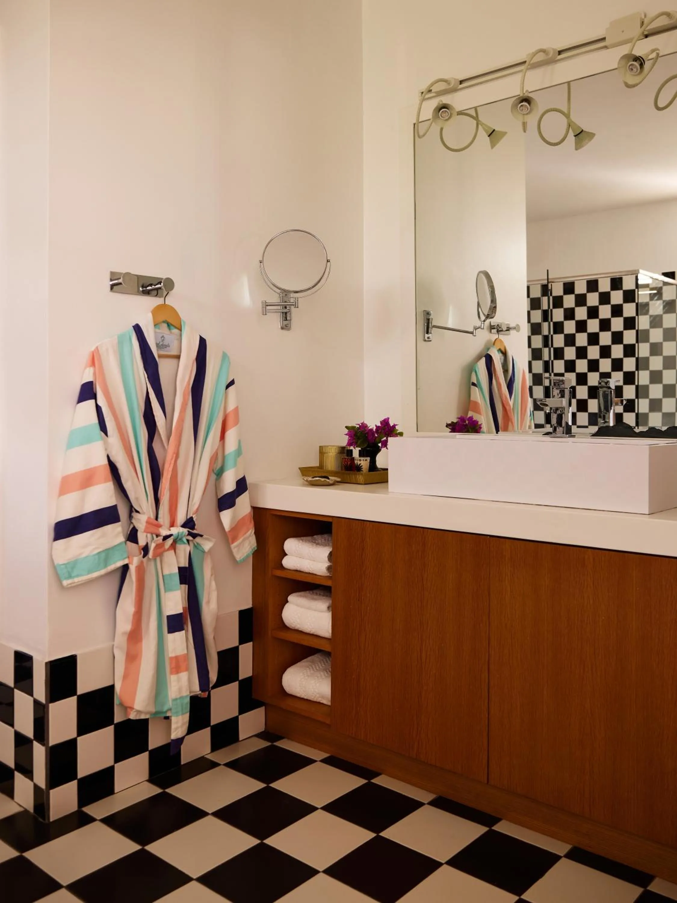 Bathroom in Coral Sands Inn & Cottages