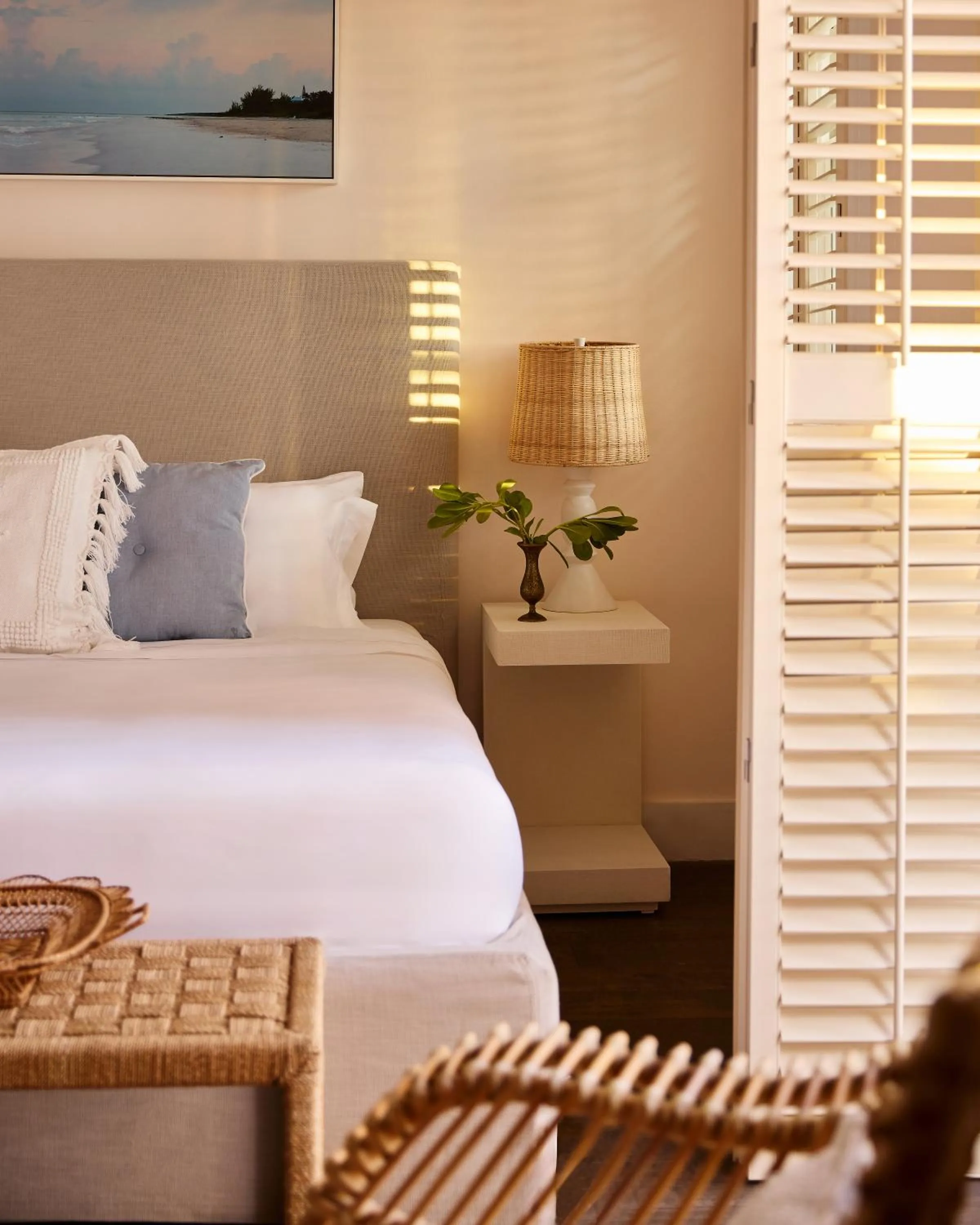 Bed in Coral Sands Inn & Cottages