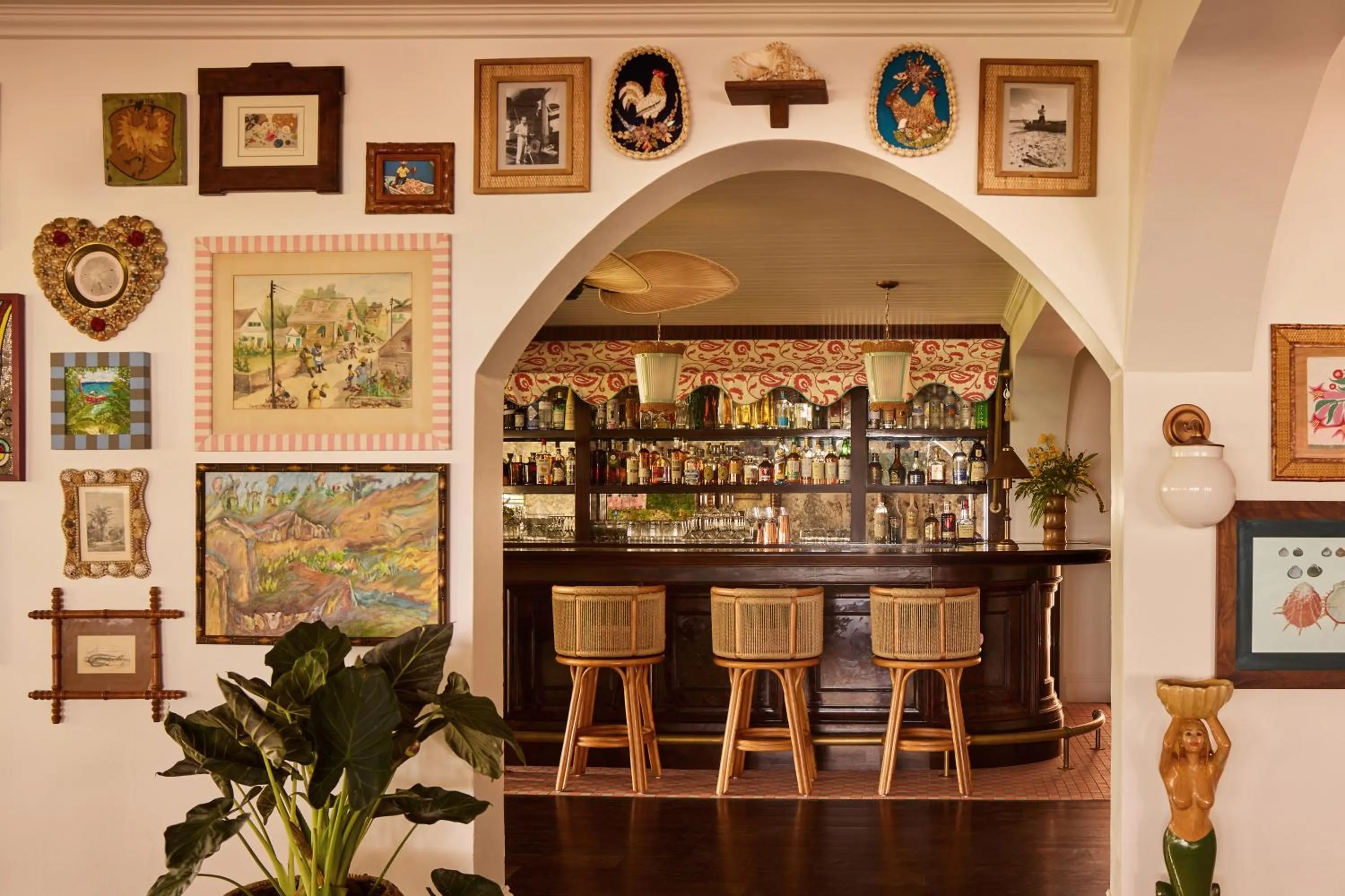 Restaurant/places to eat in Coral Sands Inn & Cottages