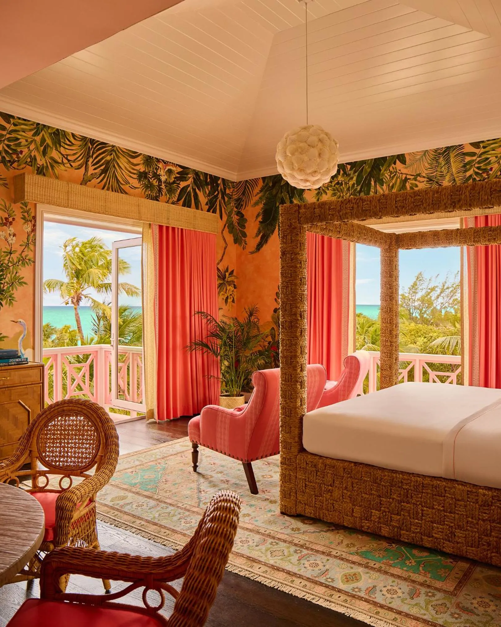 Balcony/Terrace, Bed in Coral Sands Inn & Cottages