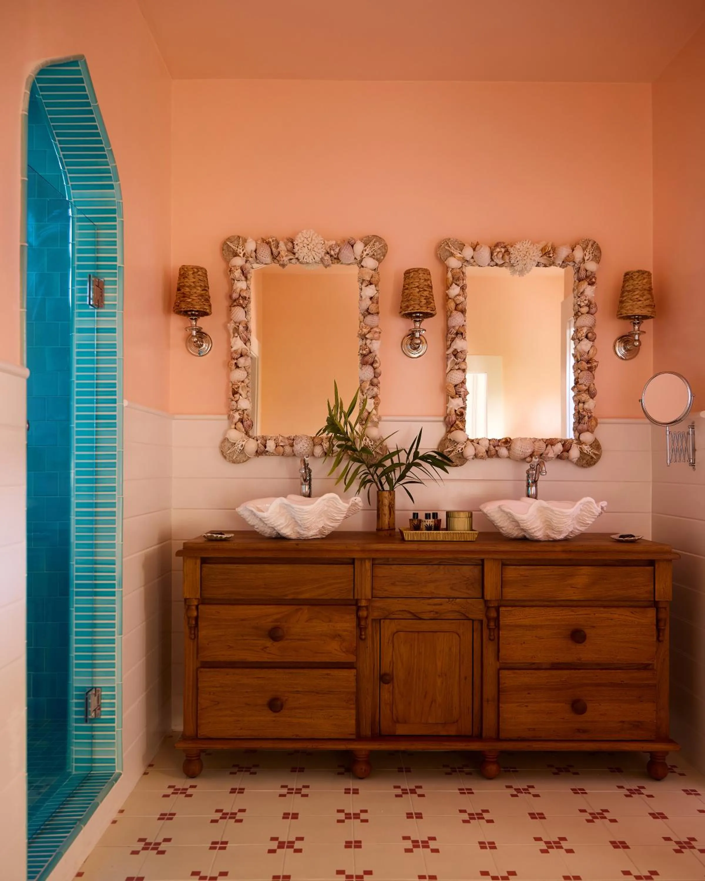 Bathroom in Coral Sands Inn & Cottages
