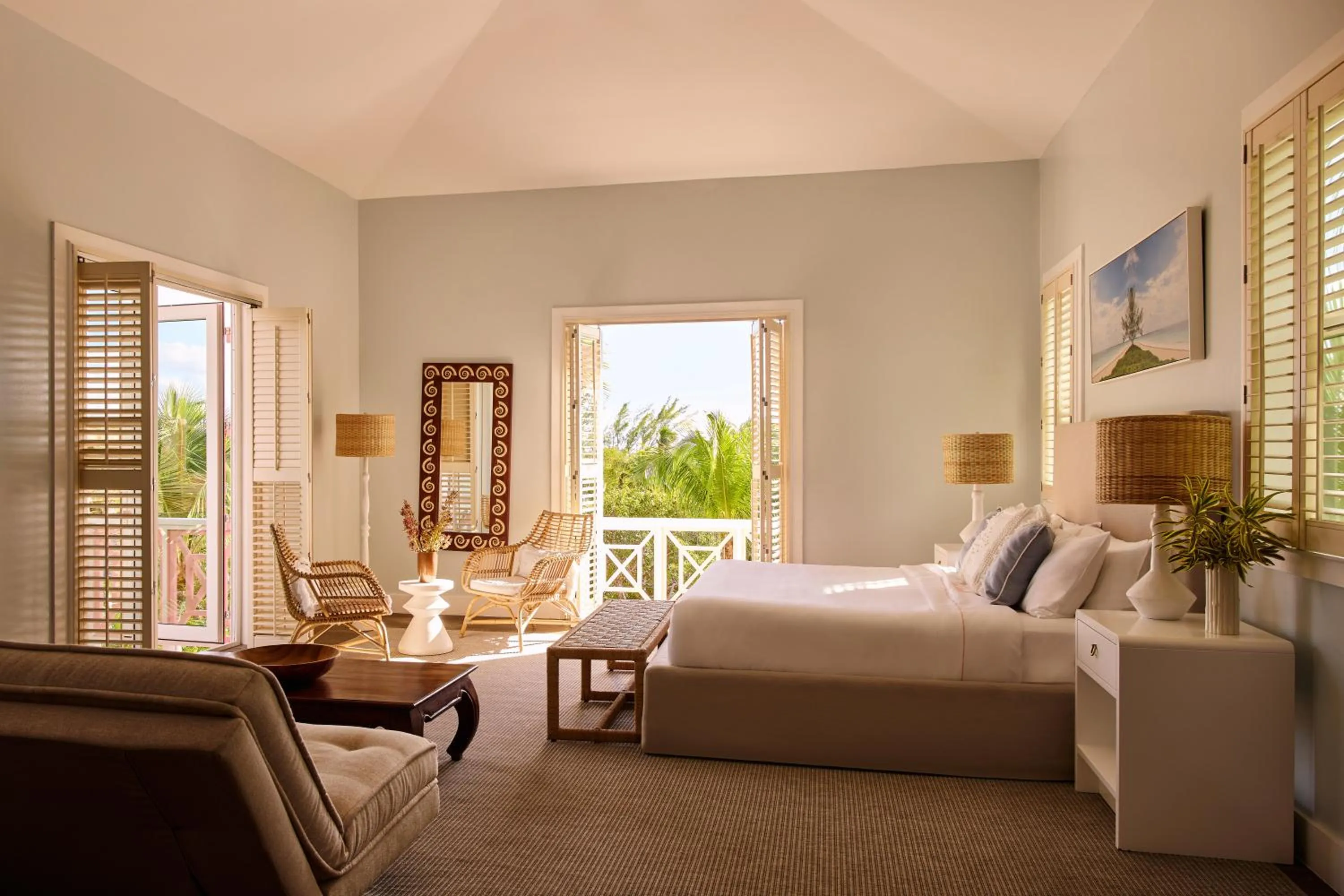 Bed in Coral Sands Inn & Cottages