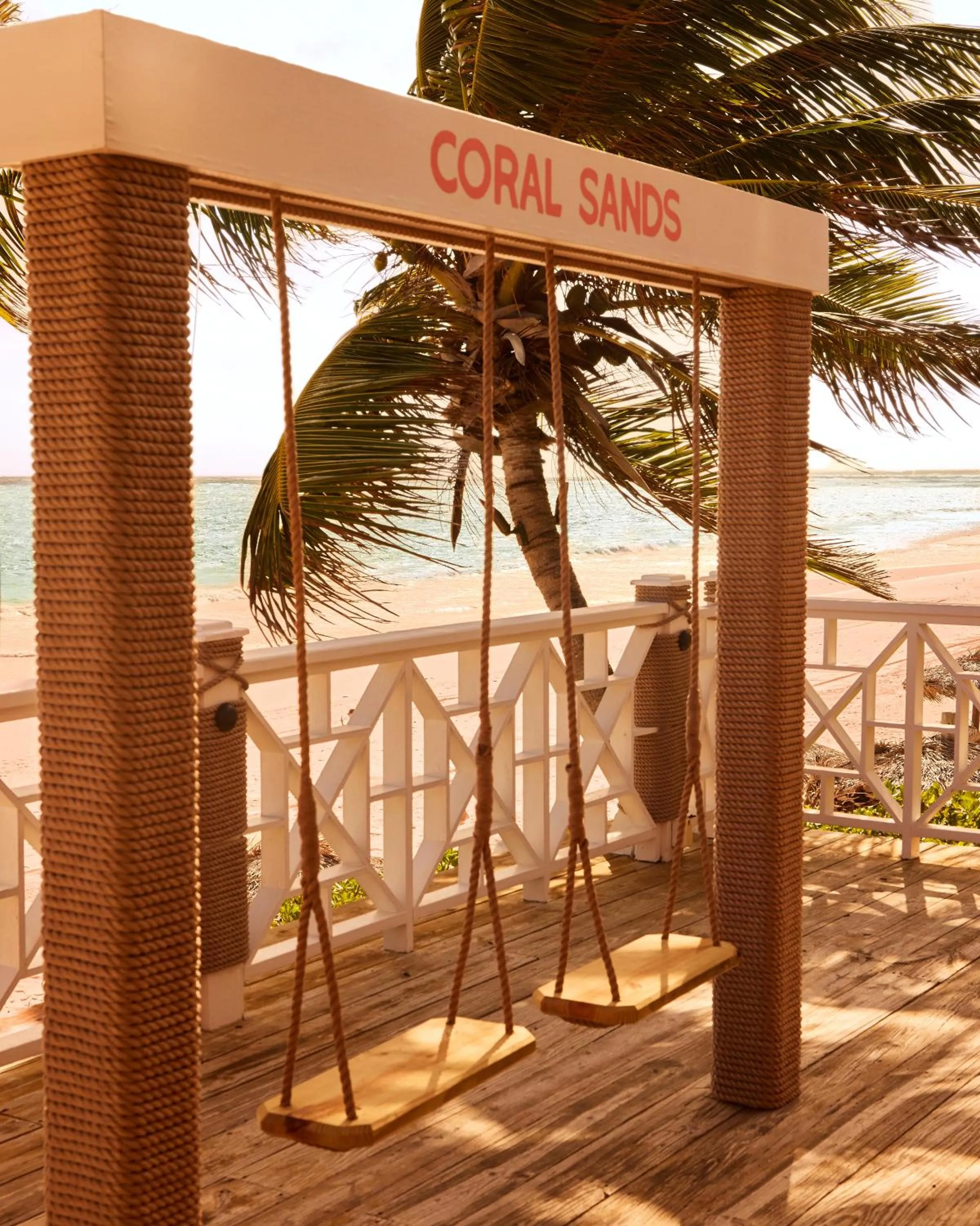 Restaurant/places to eat in Coral Sands Inn & Cottages