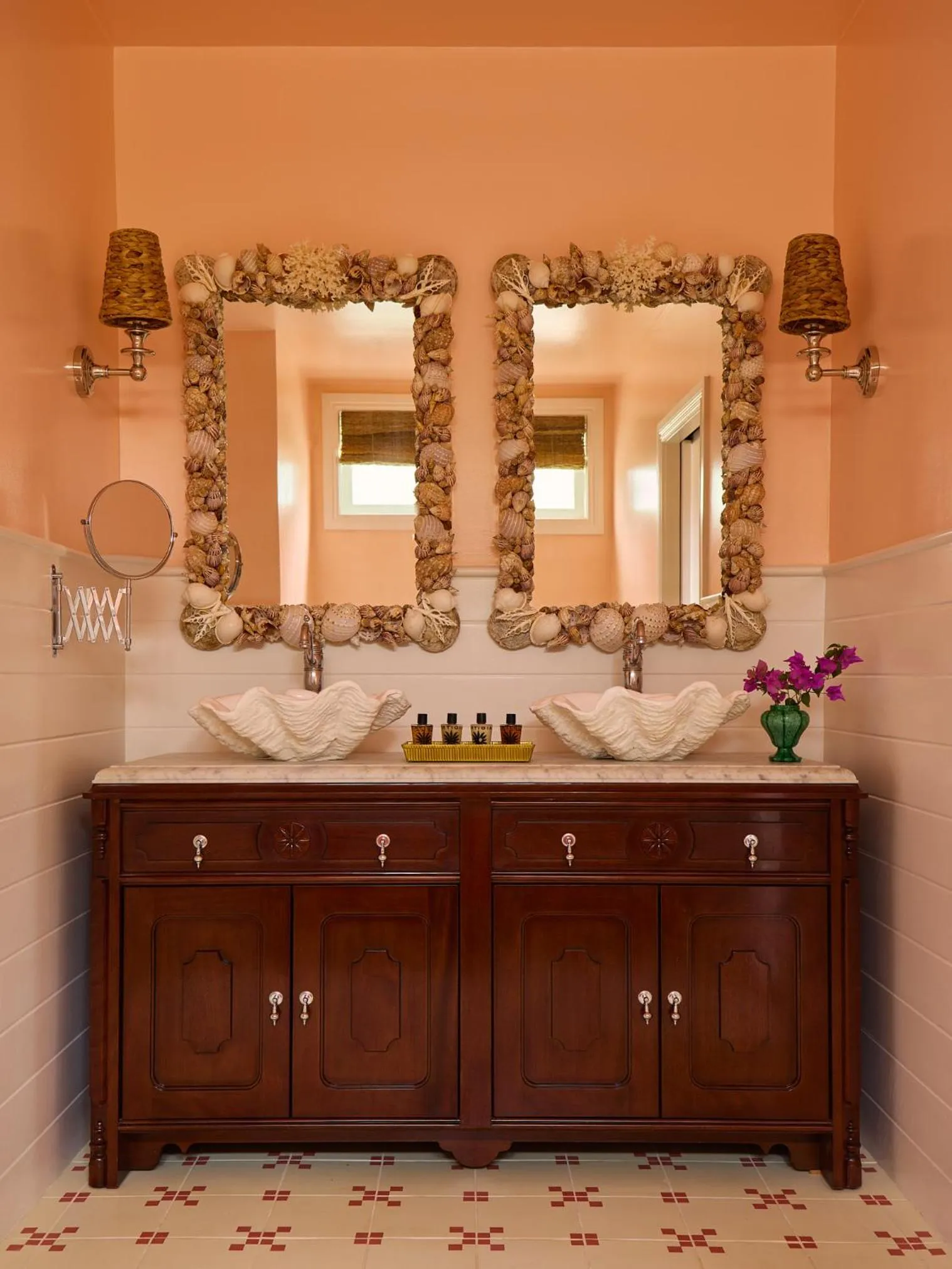Bathroom in Coral Sands Inn & Cottages