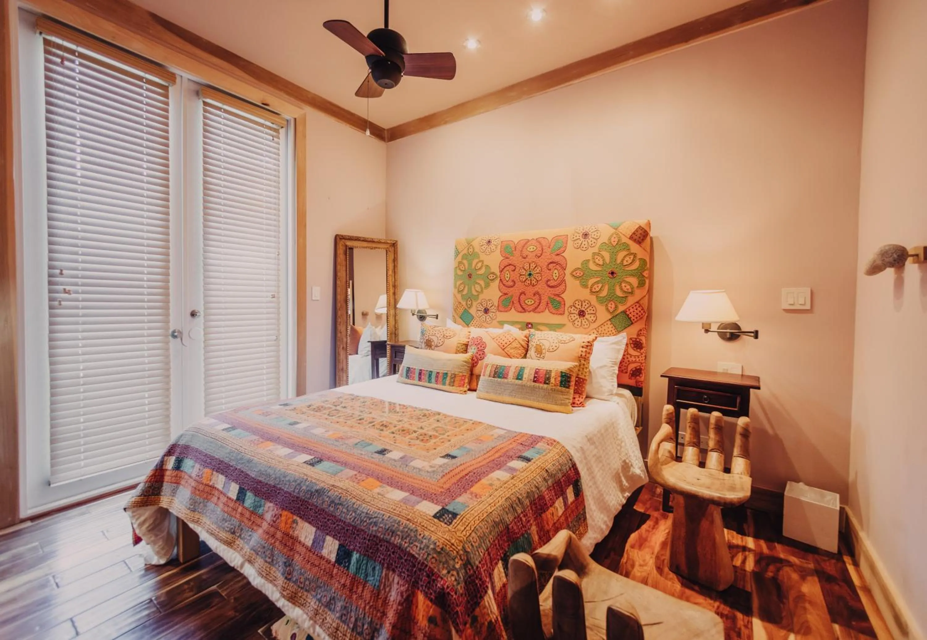 Bedroom, Bed in Pink Sands Resort