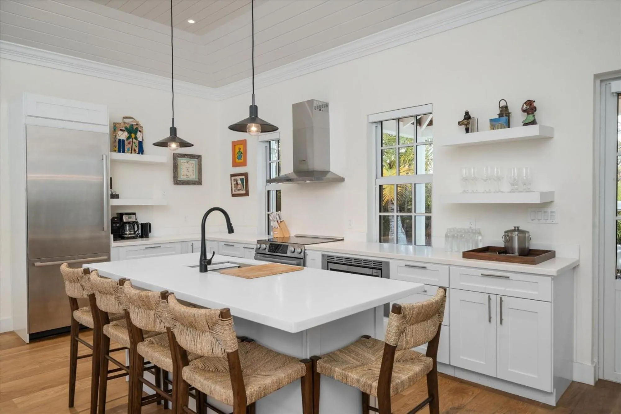 Dining area in Pink Sands Resort