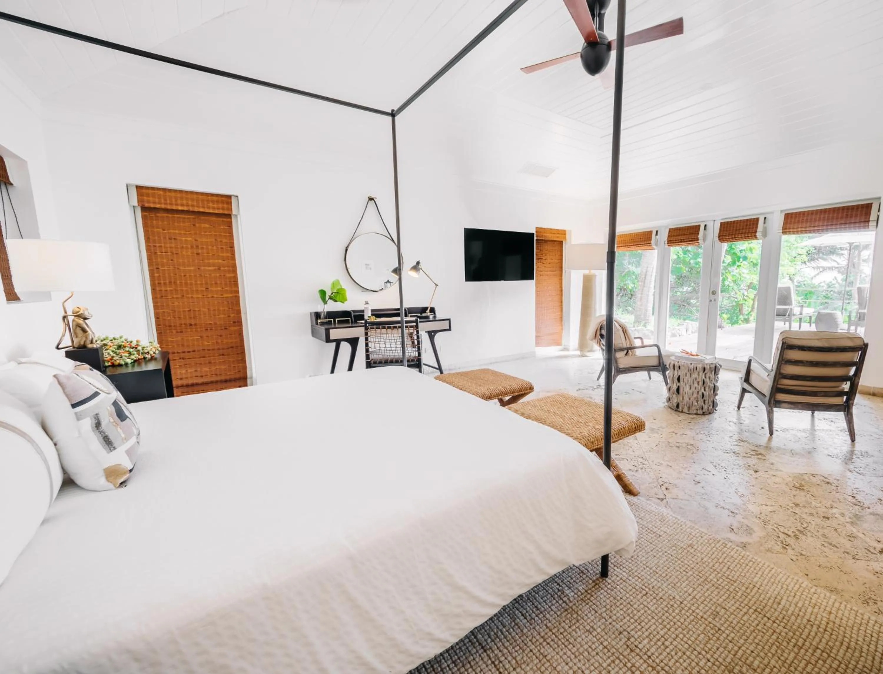 Bedroom, Bed in Pink Sands Resort