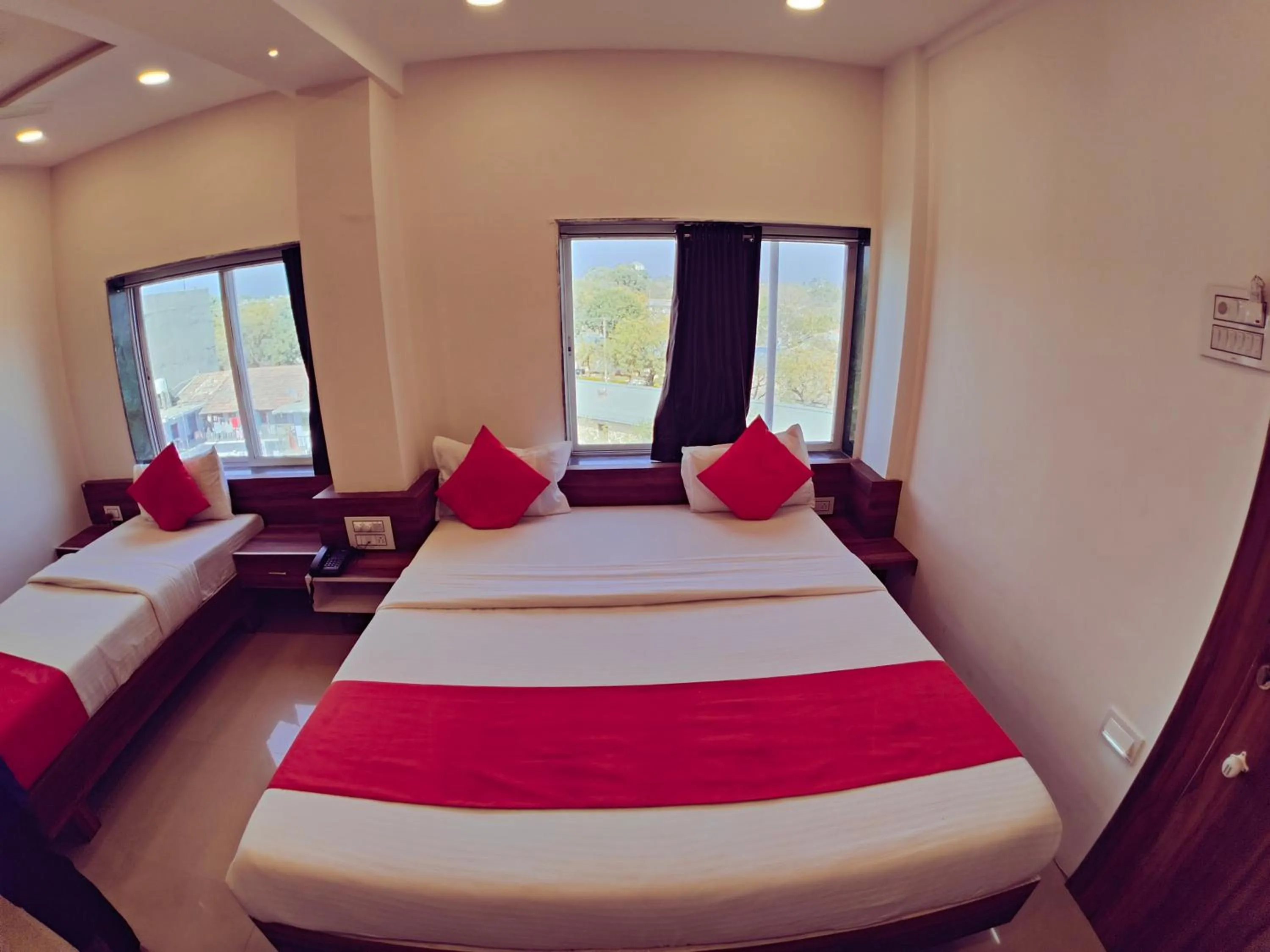 Bed in Hotel Nawanagar Residency