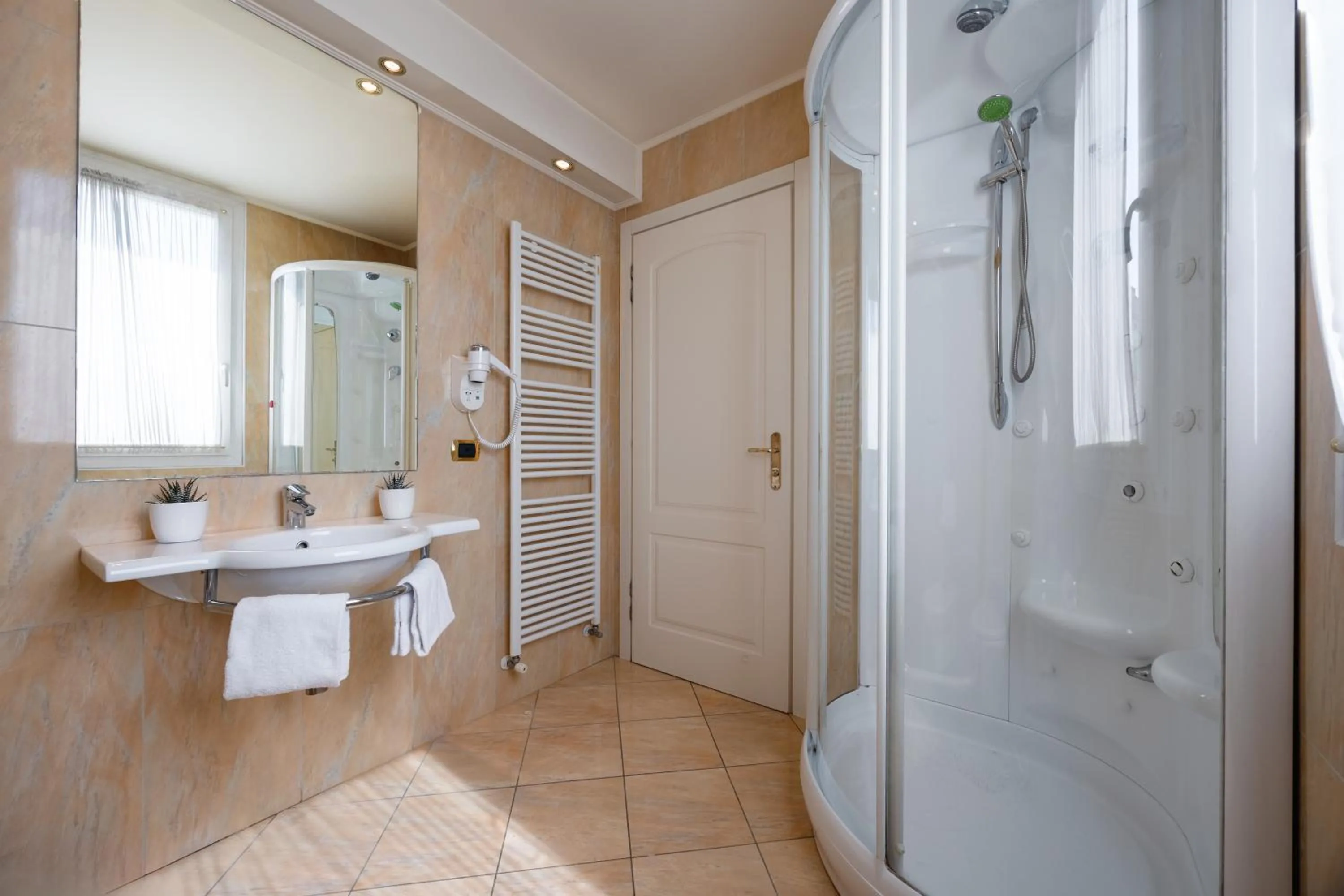 Bedroom in iH Hotels Padova Admiral