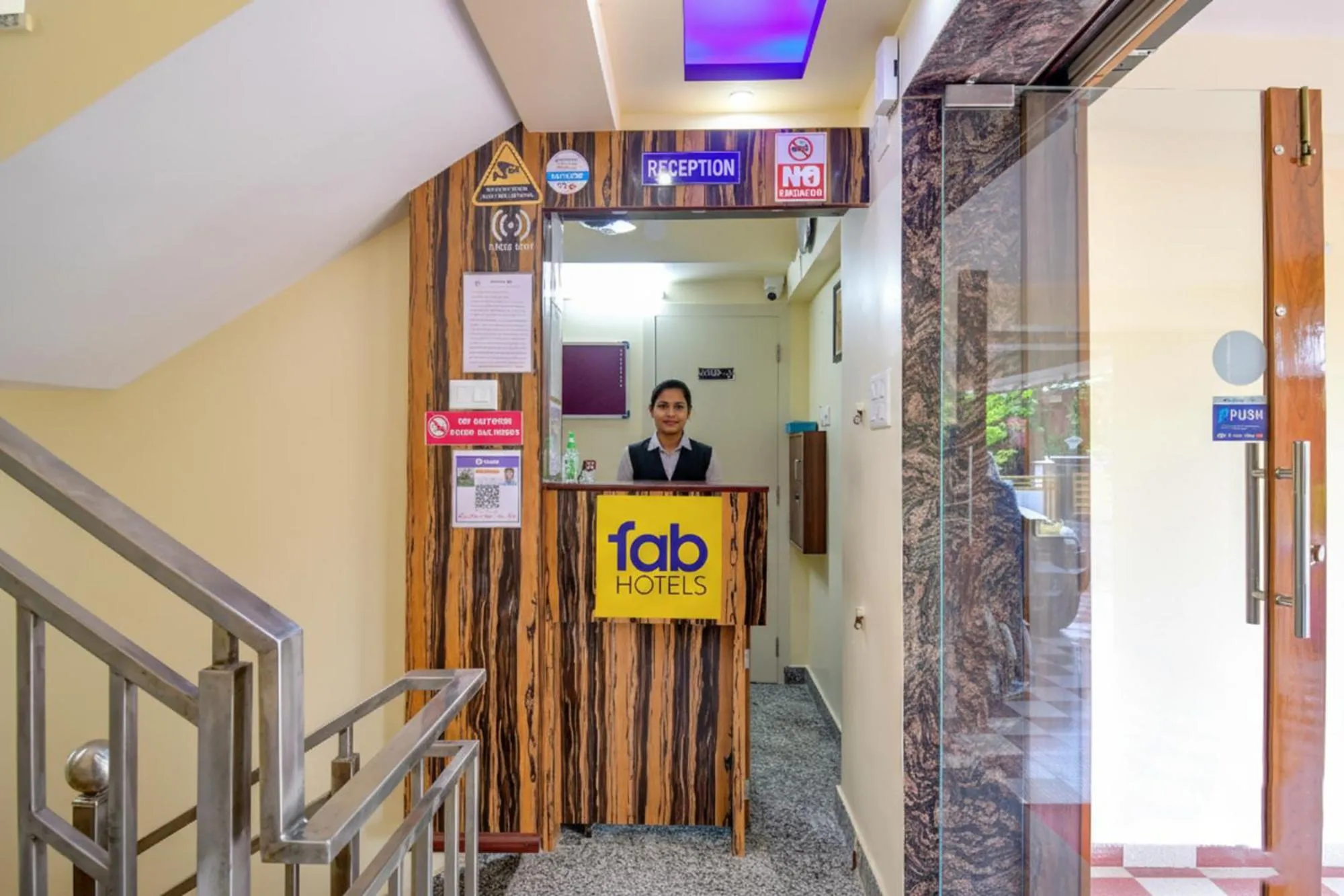 Lobby or reception in FabHotel Anchorage Inn - Nr Axis Mall