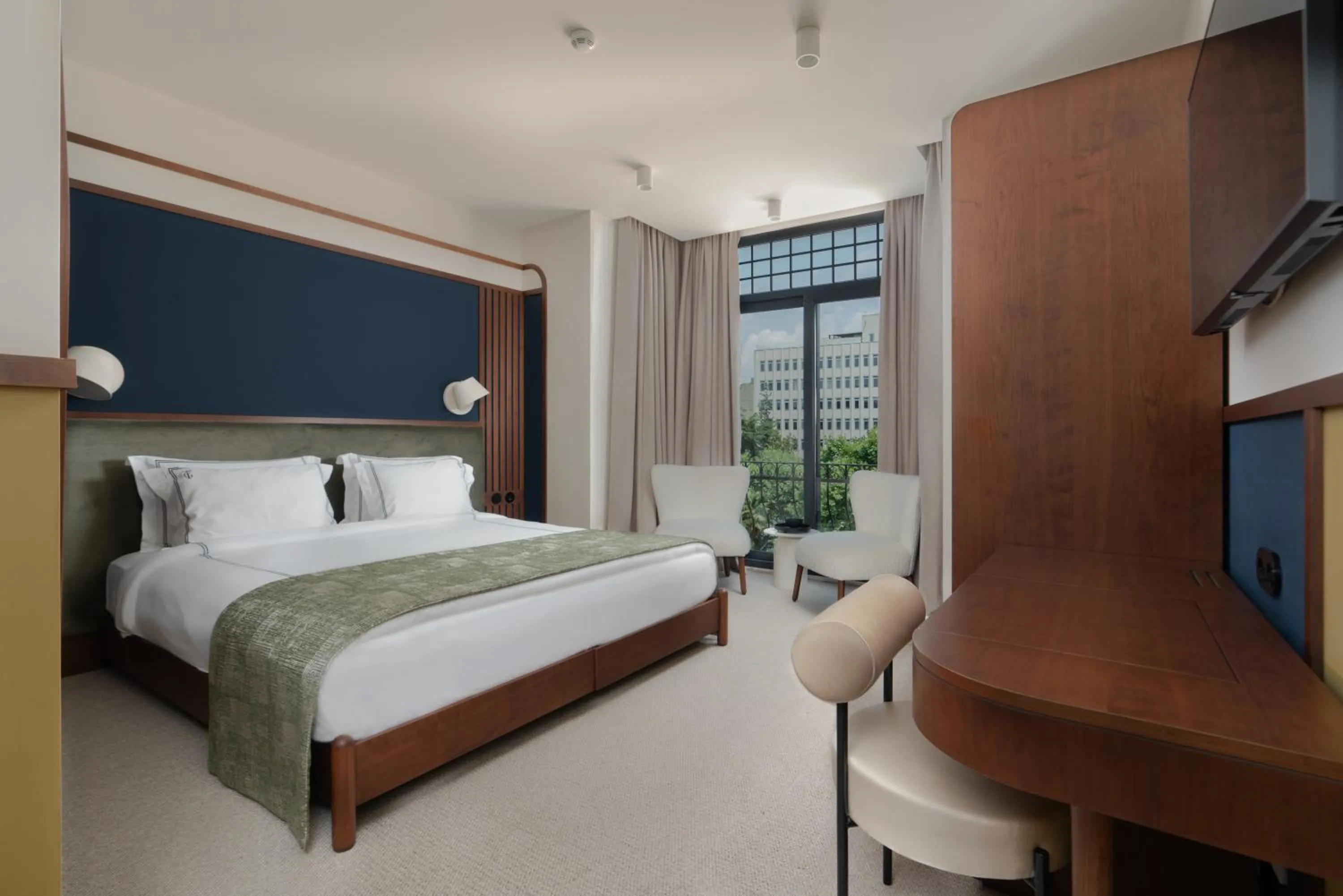 Photo of the whole room, Bed in GentleTom