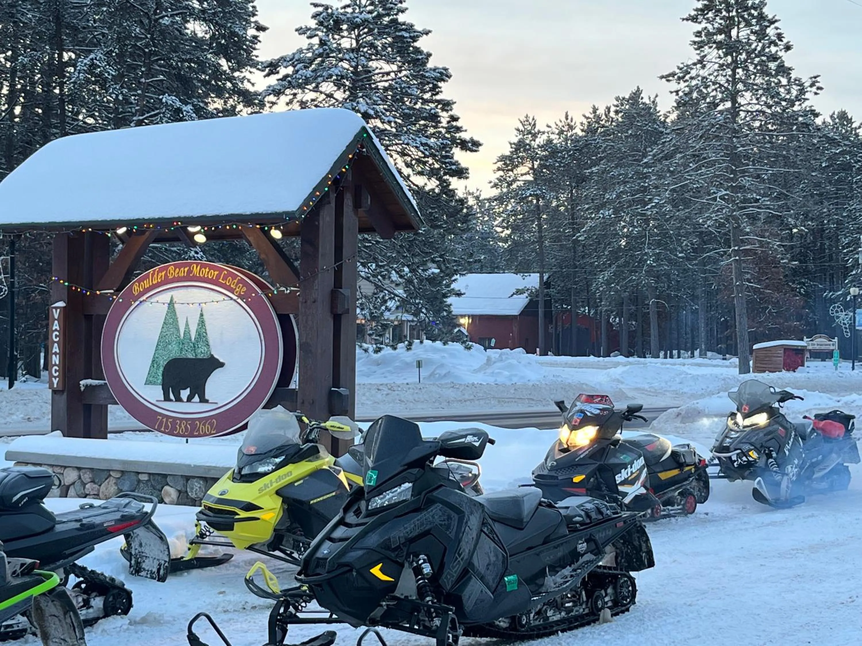 Winter in Boulder Bear Motor Lodge