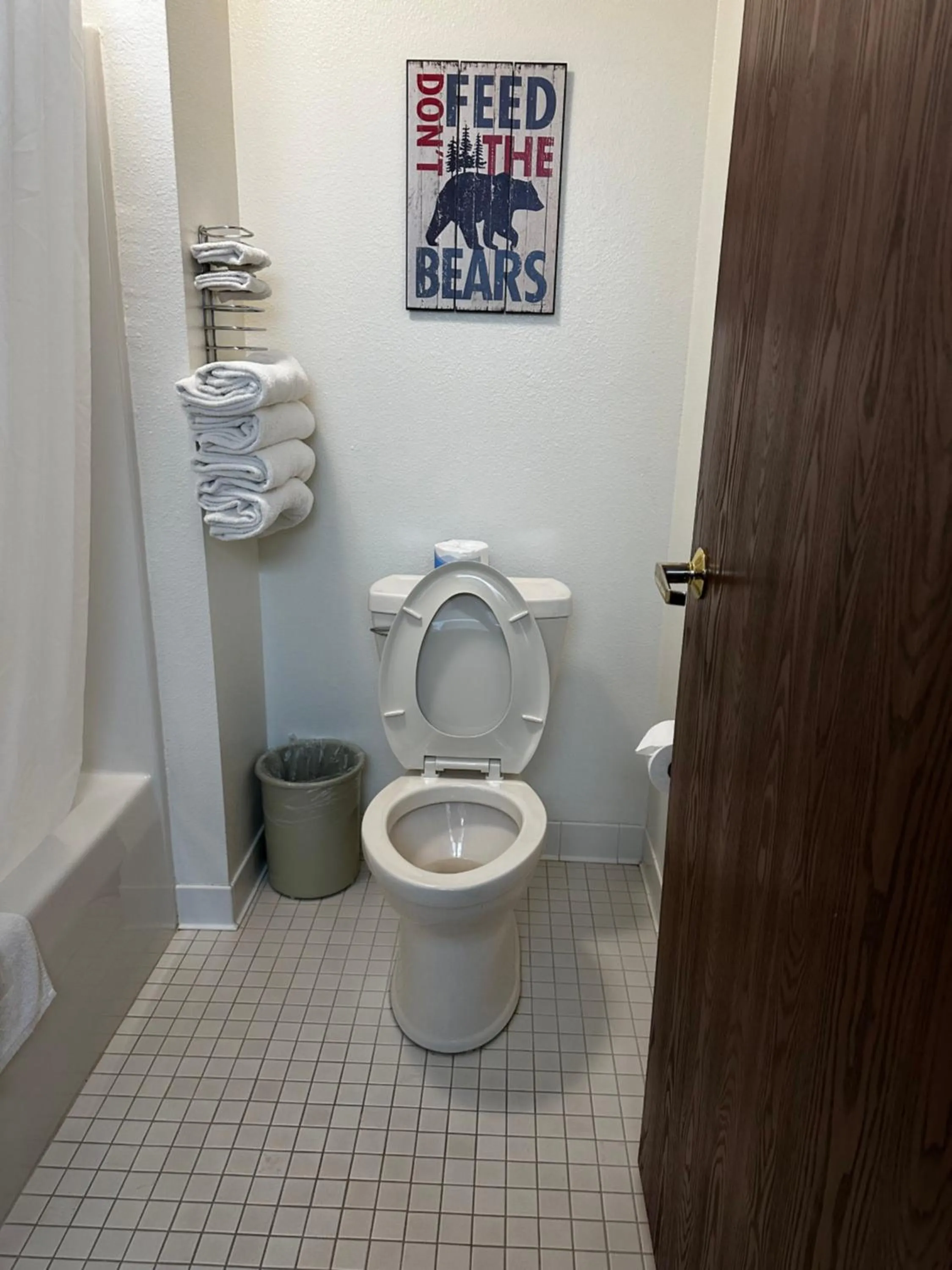 Bathroom in Boulder Bear Motor Lodge