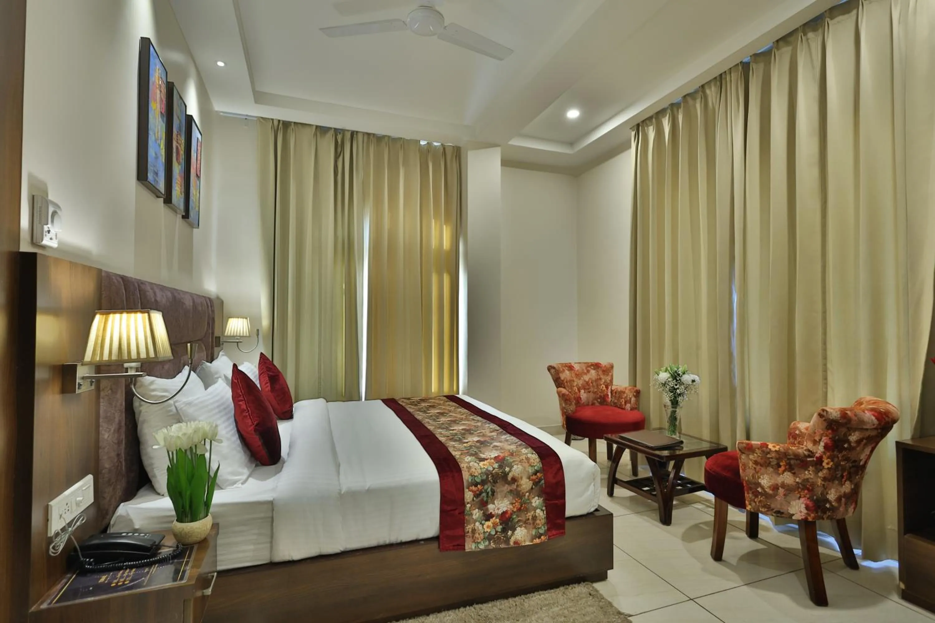 Bed in Hotel Ramaya Inn