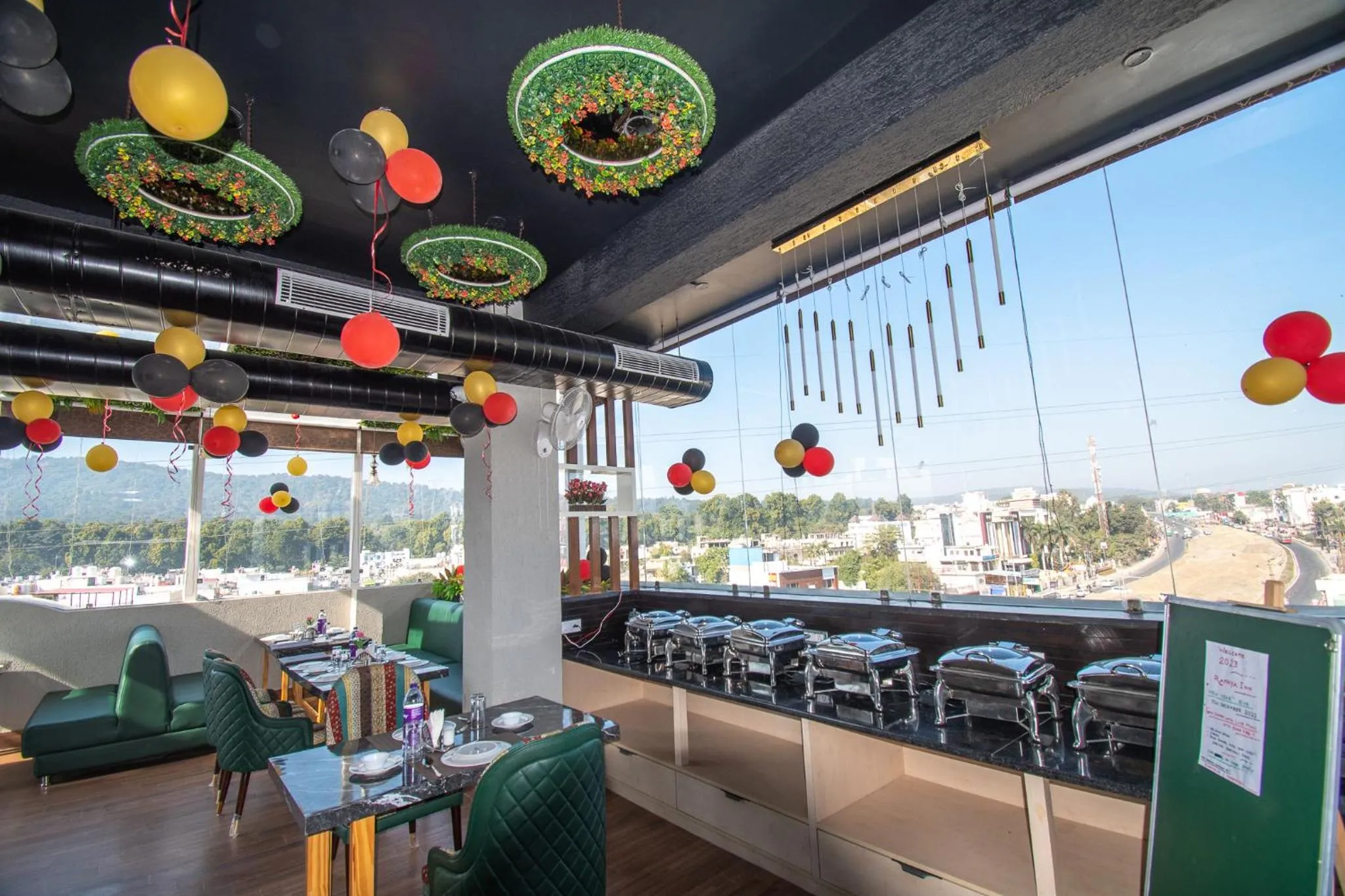 Restaurant/places to eat in Hotel Ramaya Inn