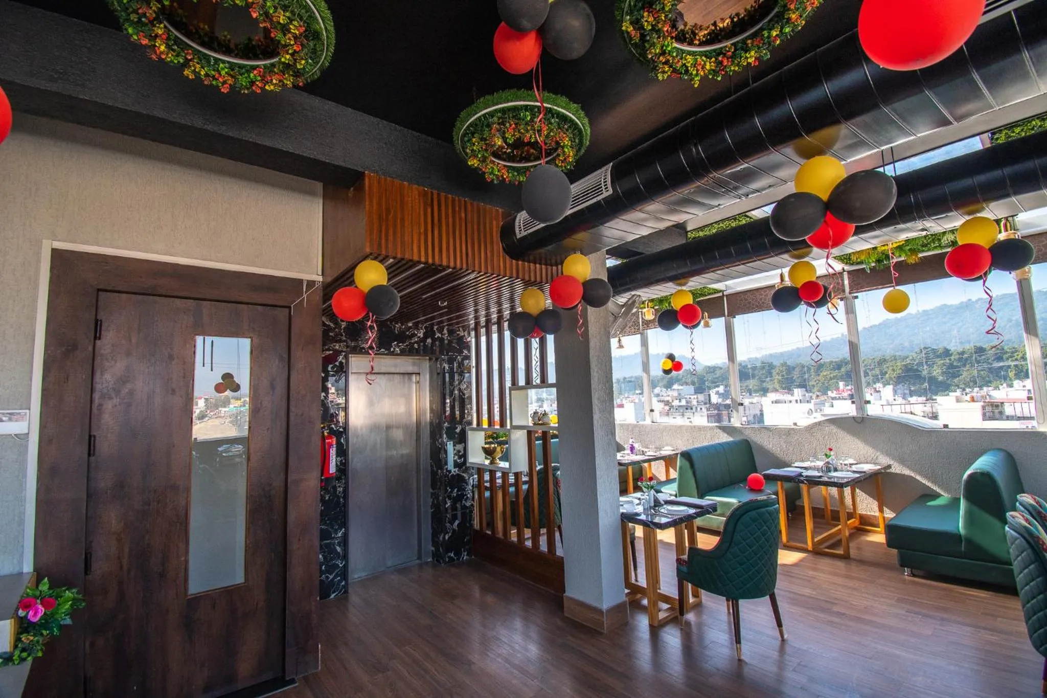 Restaurant/places to eat in Hotel Ramaya Inn