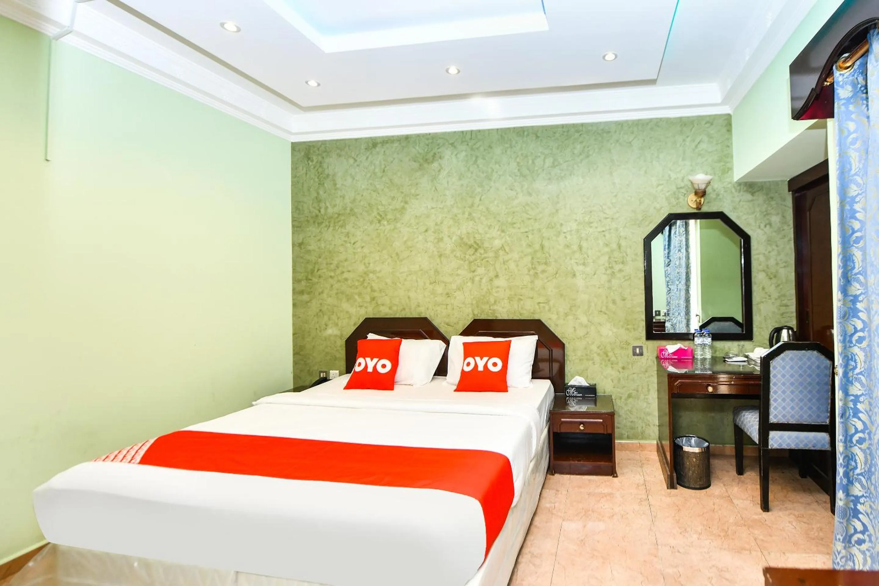 Bedroom, Bed in OYO 137 Marina Hotel