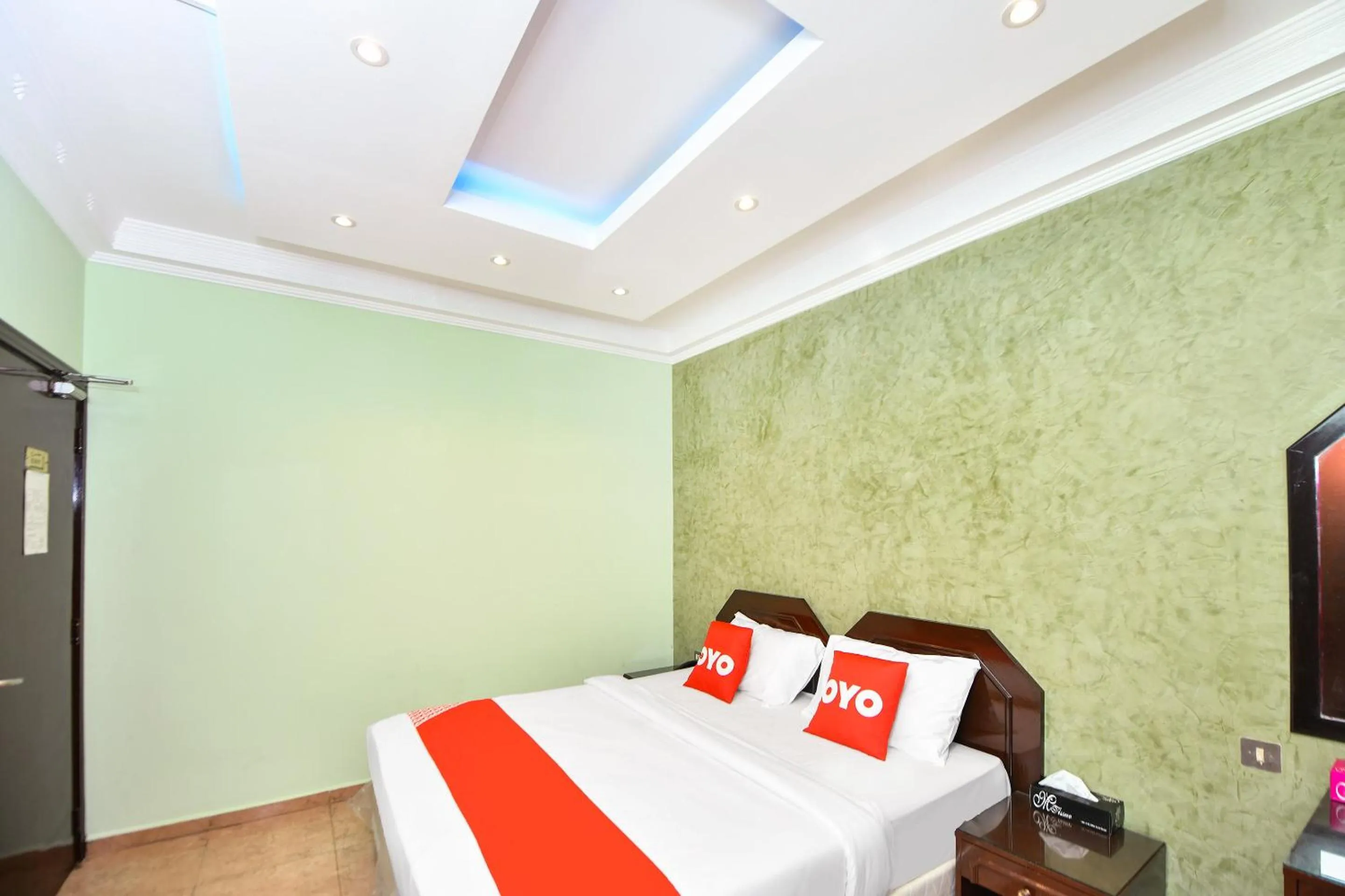 Bedroom, Bed in OYO 137 Marina Hotel