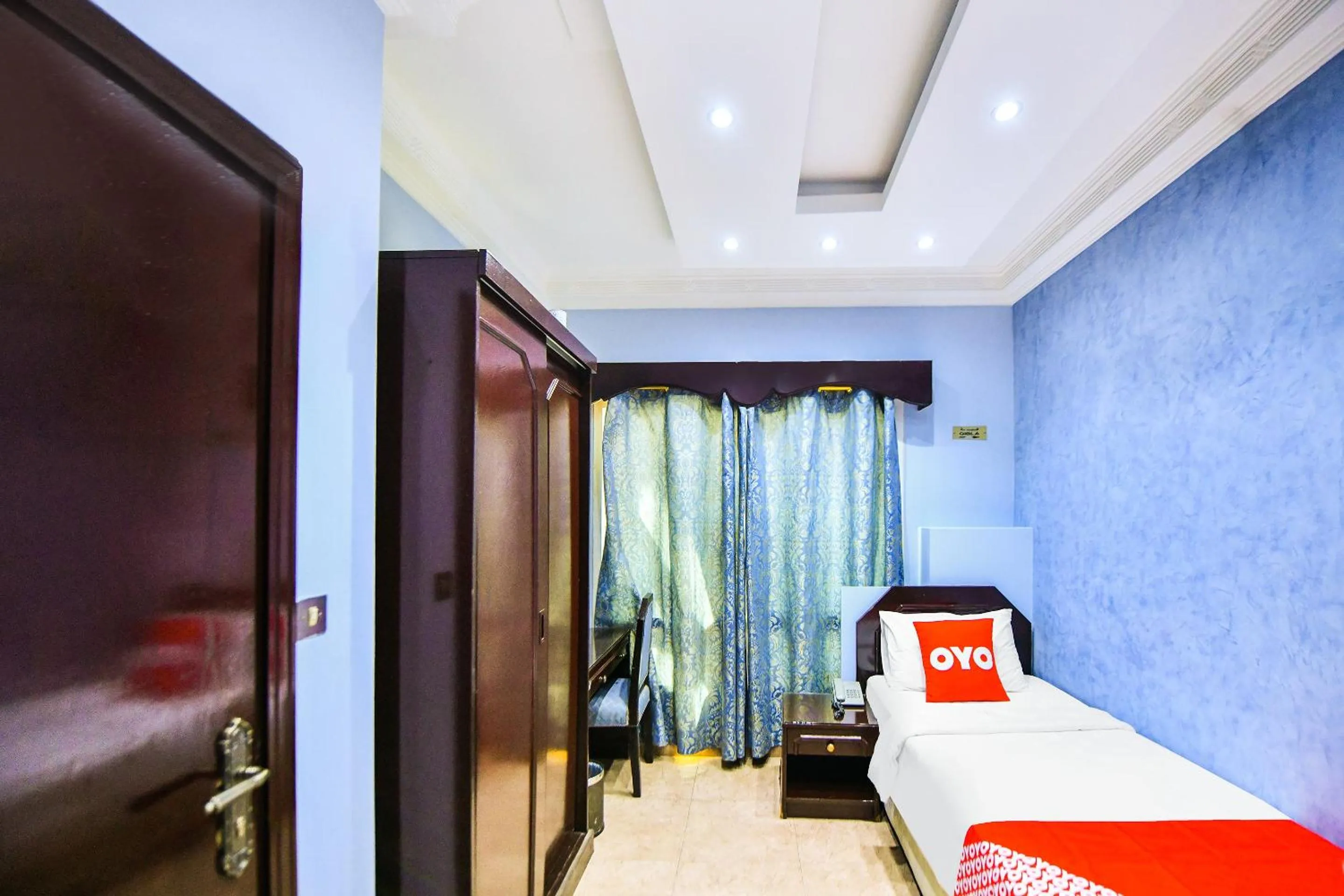 Bedroom, Bed in OYO 137 Marina Hotel