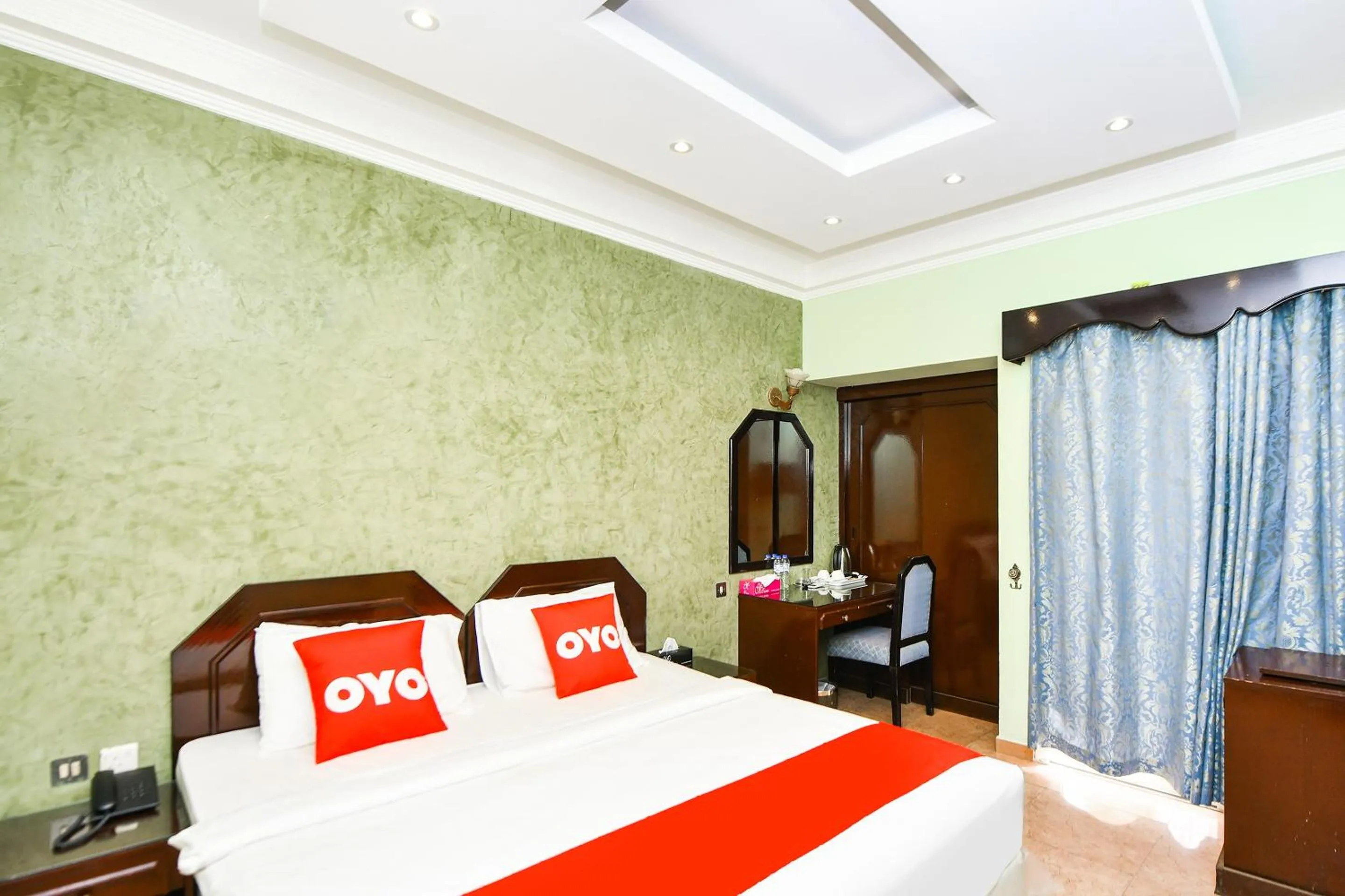 Bedroom, Bed in OYO 137 Marina Hotel