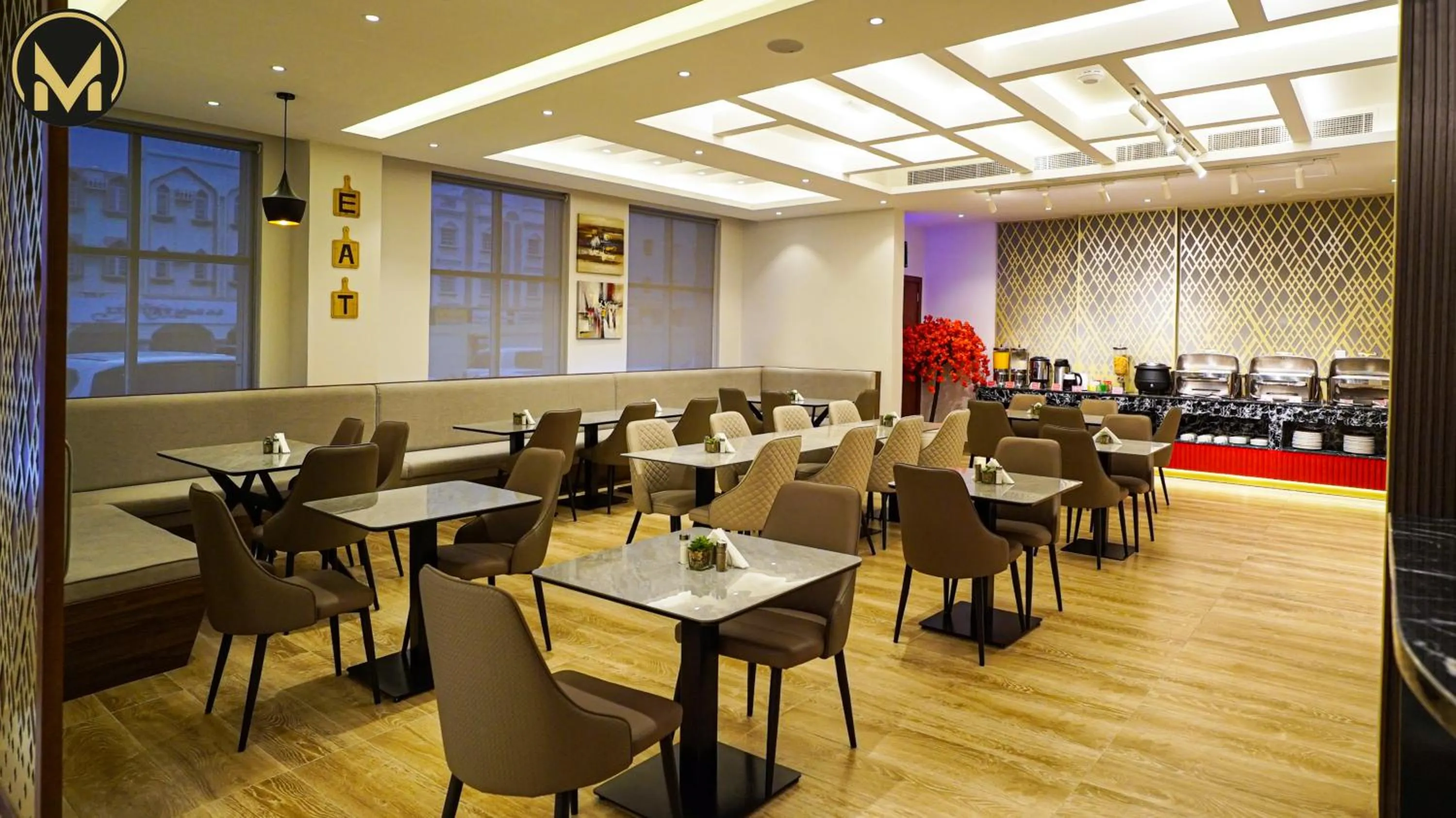 Restaurant/places to eat in Muscat Express Hotel