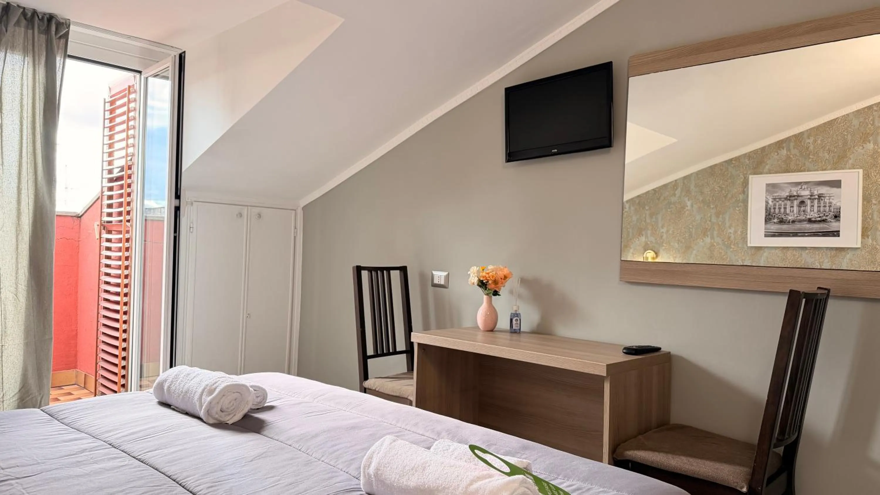 Bedroom, Bed in Hotel Concorde