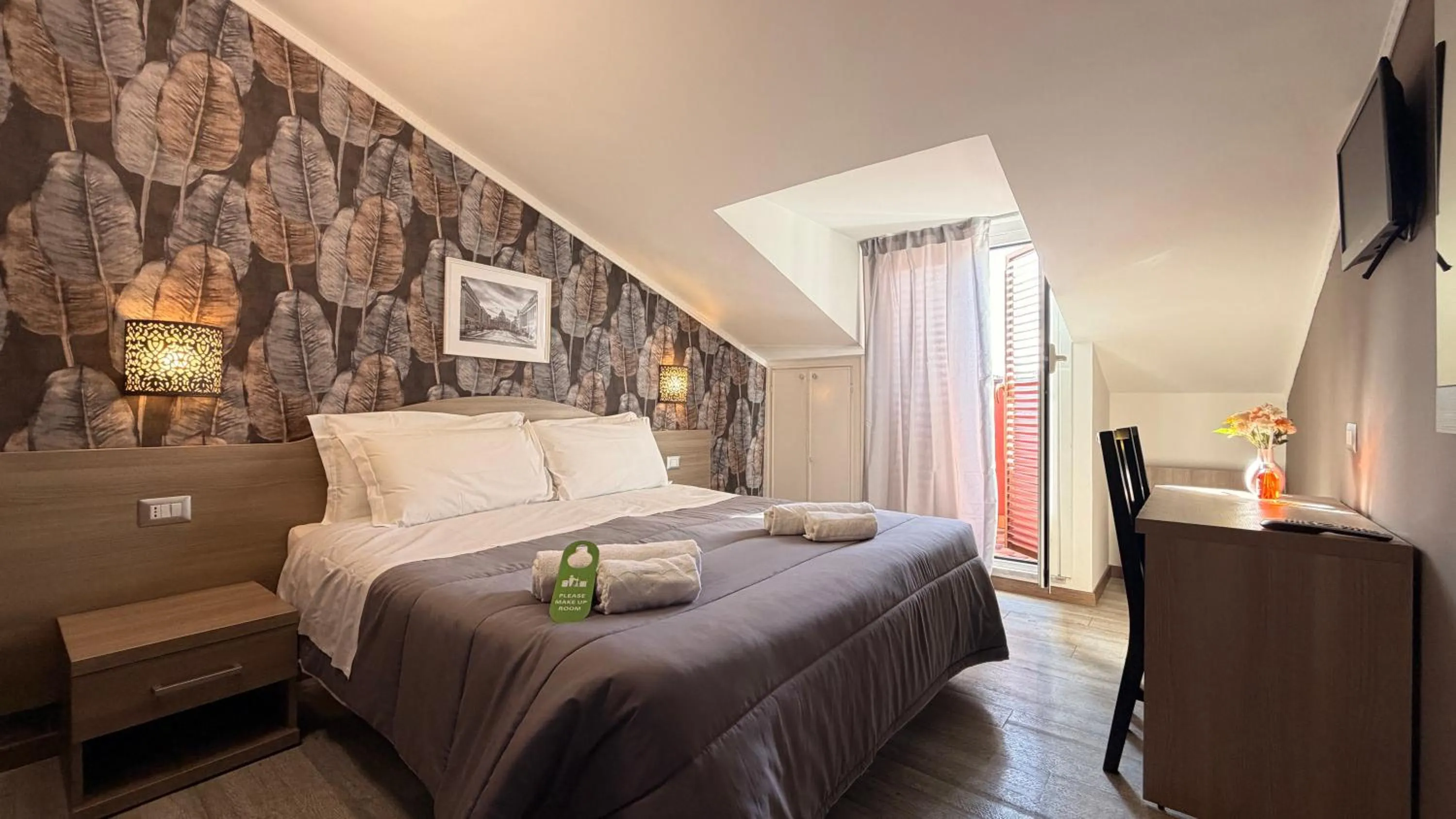 Photo of the whole room, Bed in Hotel Concorde