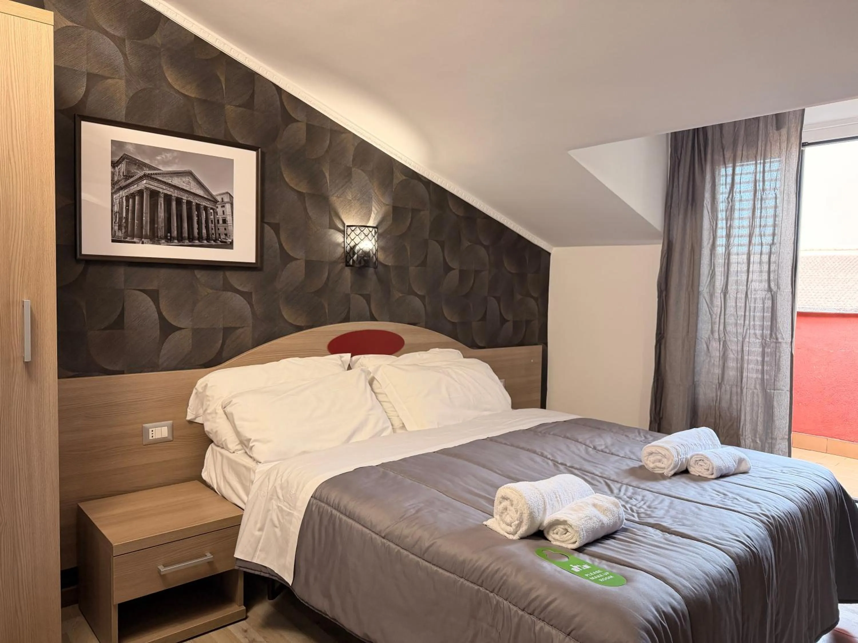 Bedroom, Bed in Hotel Concorde