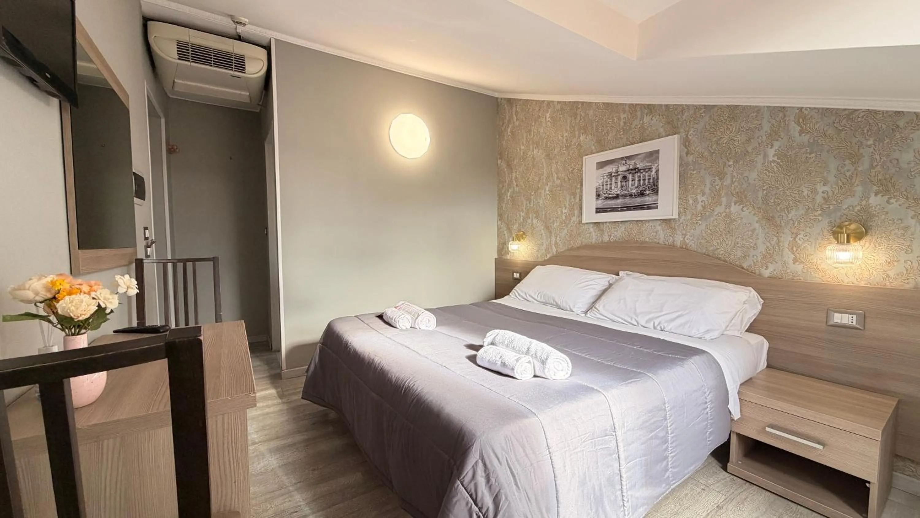 Bed in Hotel Concorde