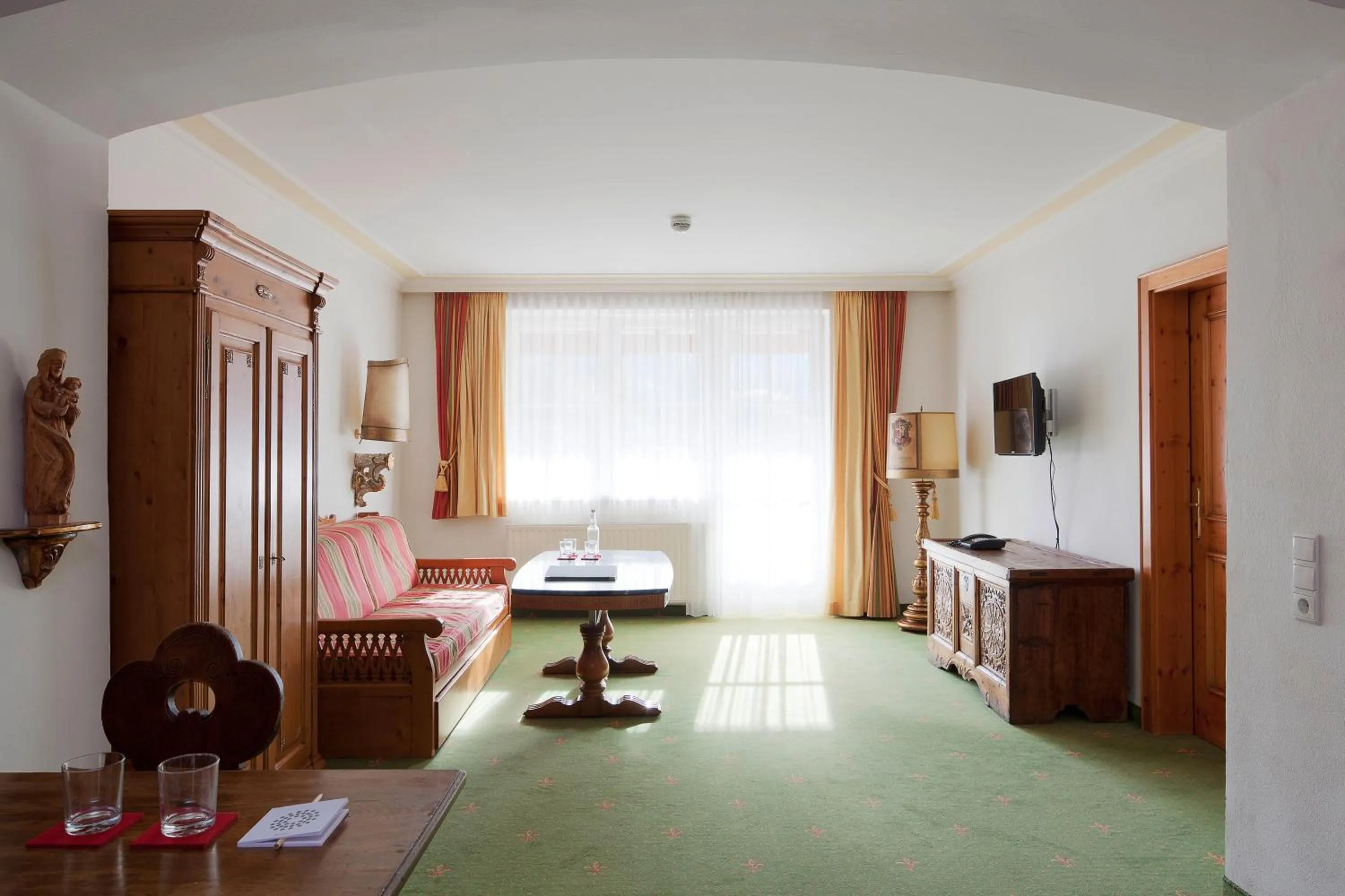 Photo of the whole room, Bed in Aparthotel Chalet Wetzlgut