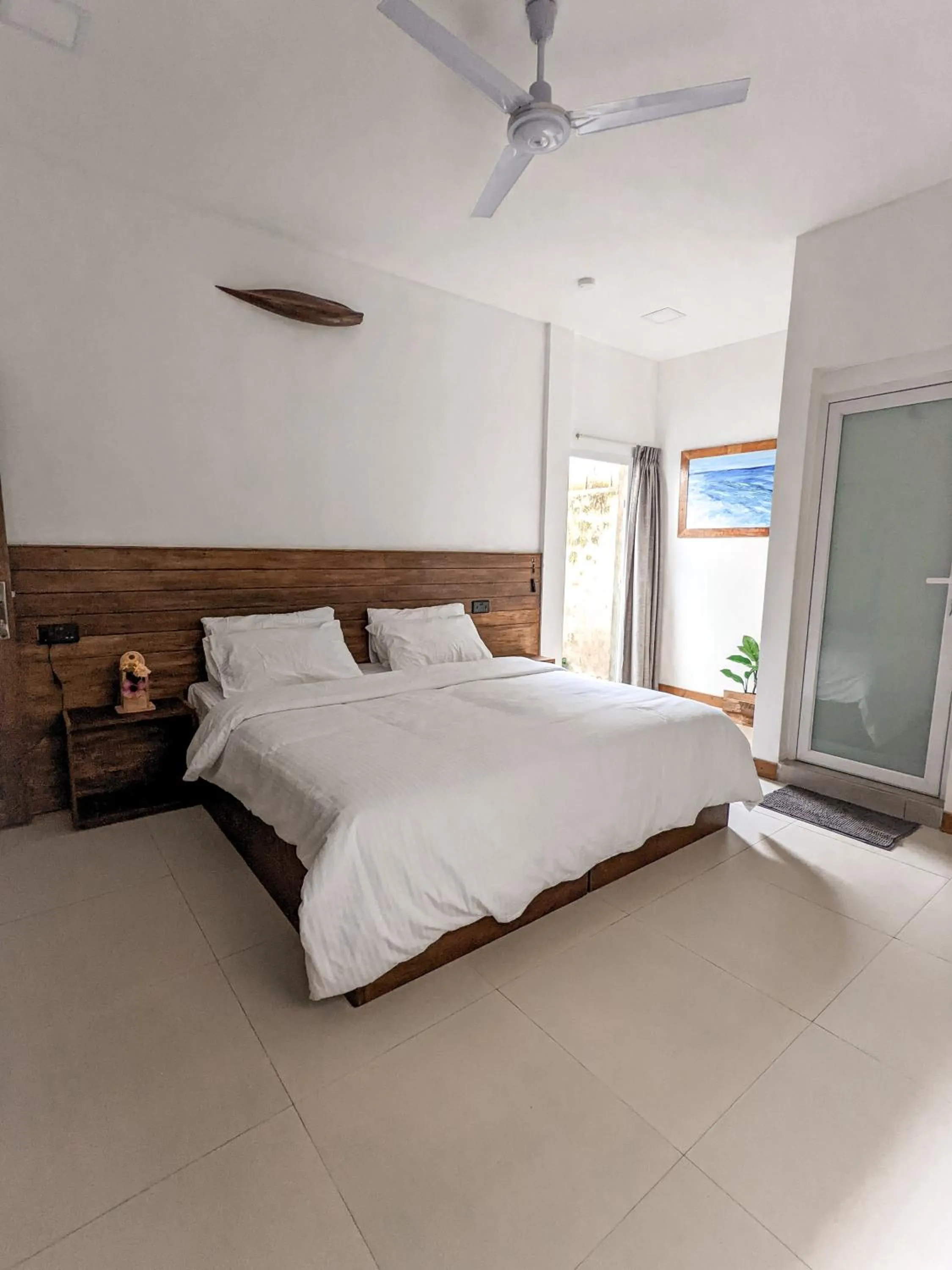 Photo of the whole room, Bed in Dhoadhi Retreat