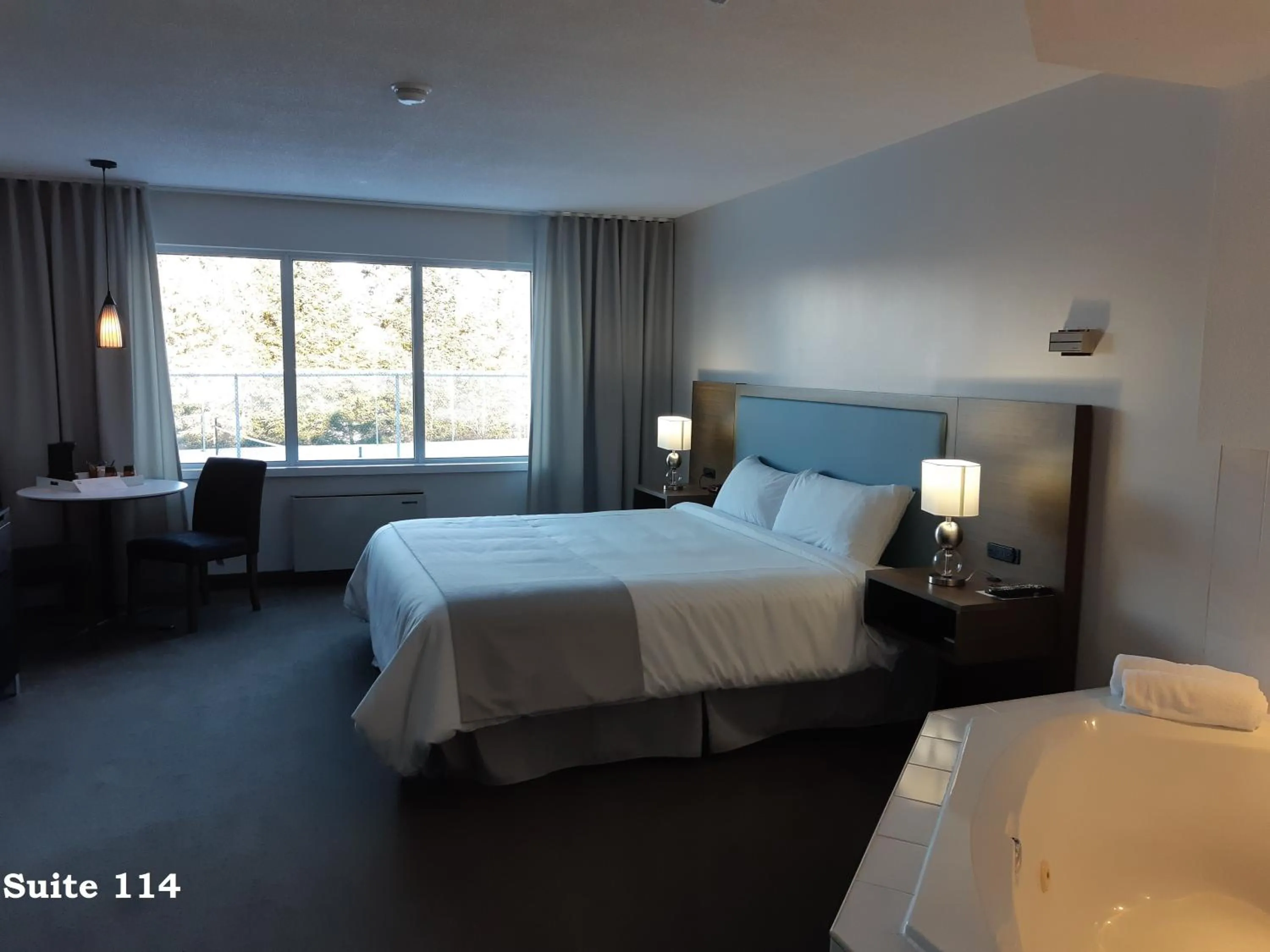 Photo of the whole room, Bed in Hôtel Matha