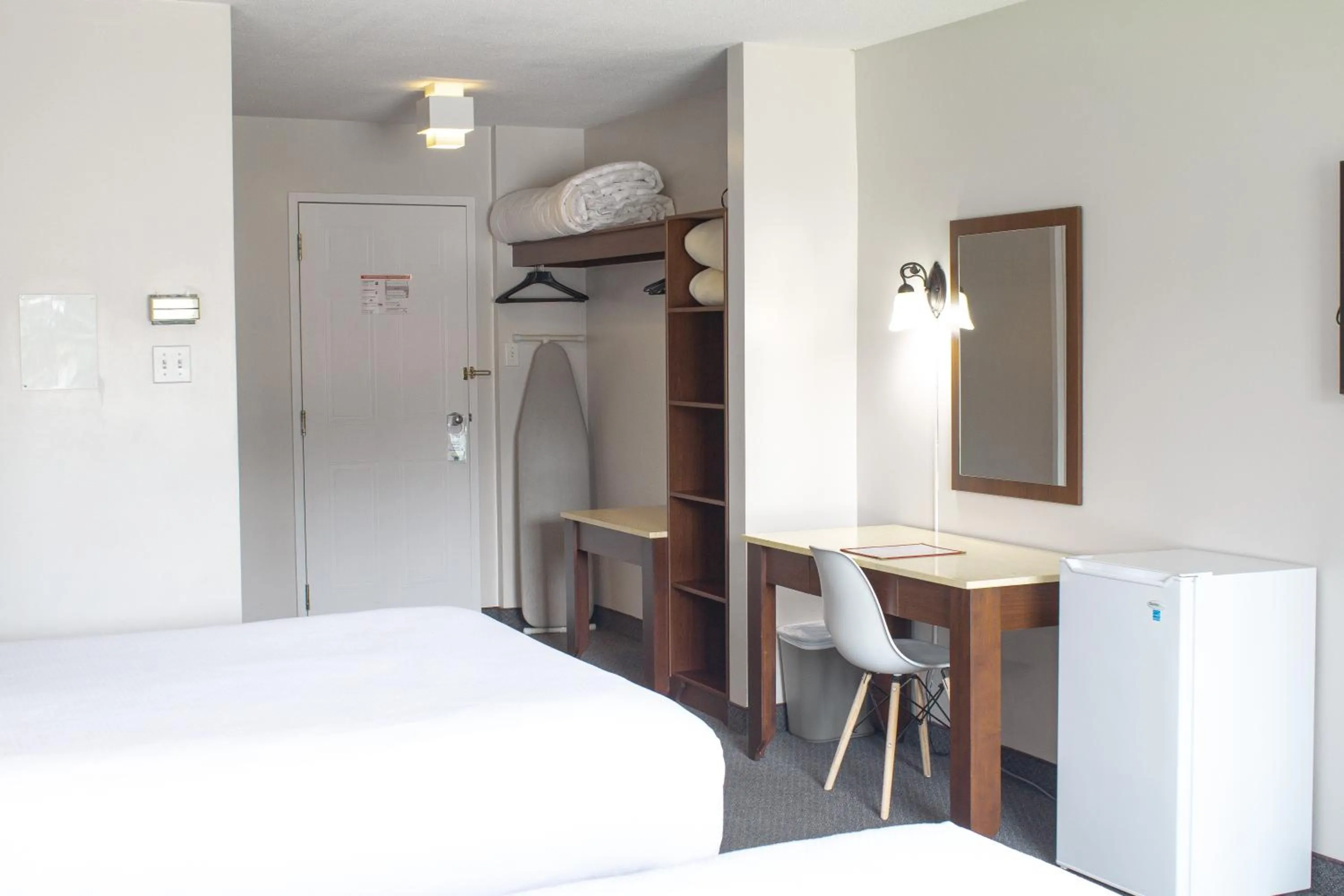 Photo of the whole room, Bed in Hôtel Matha