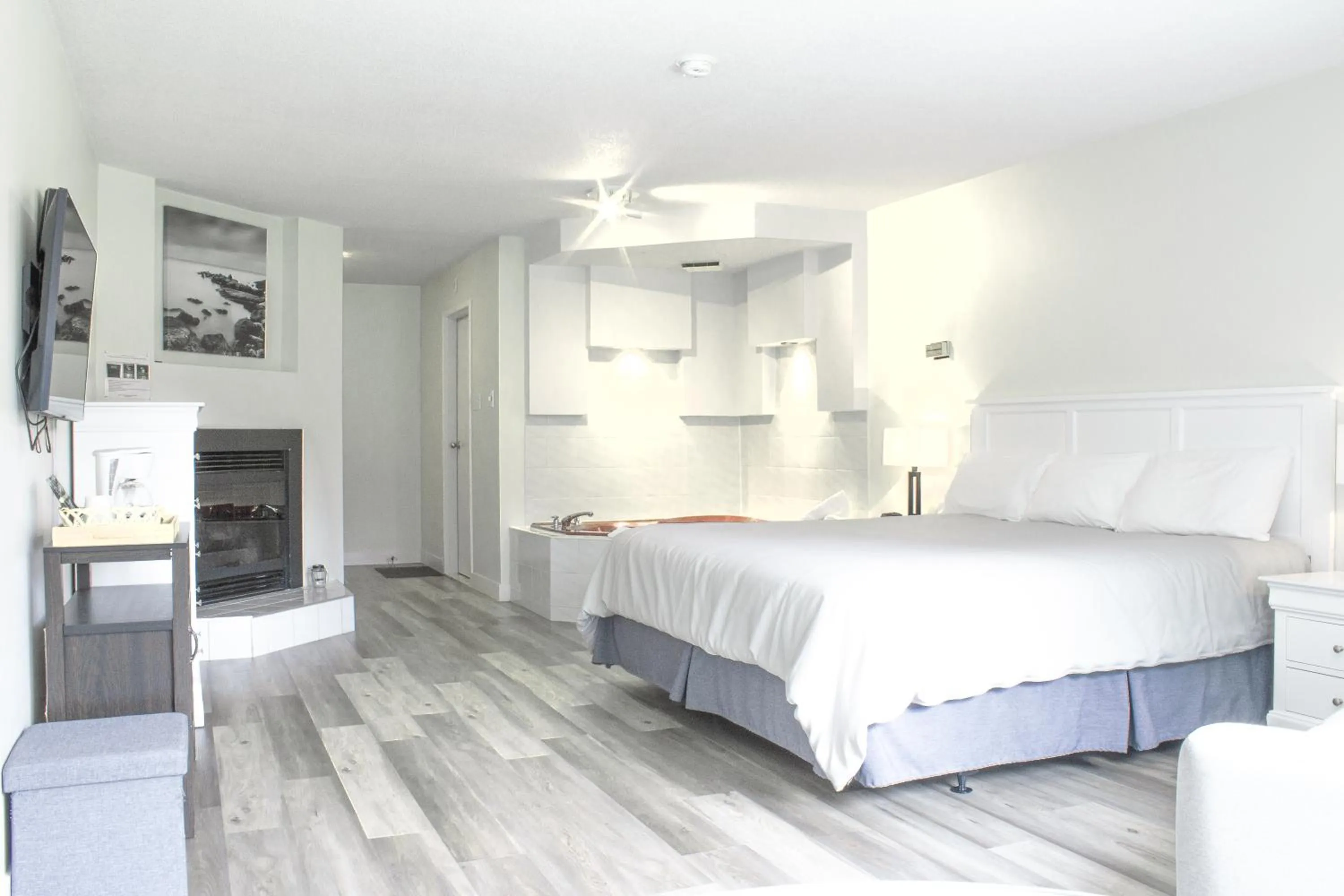 Photo of the whole room, Bed in Hôtel Matha