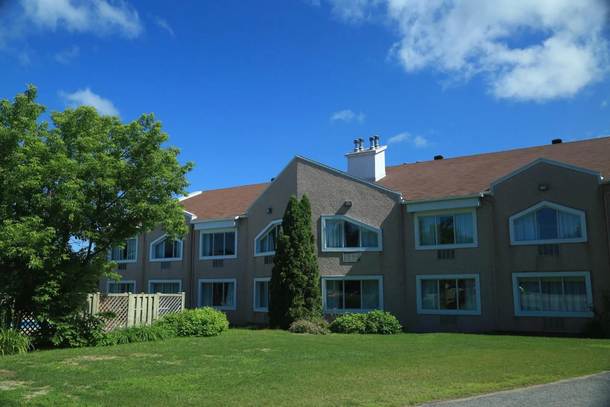 Property building in Hôtel Matha