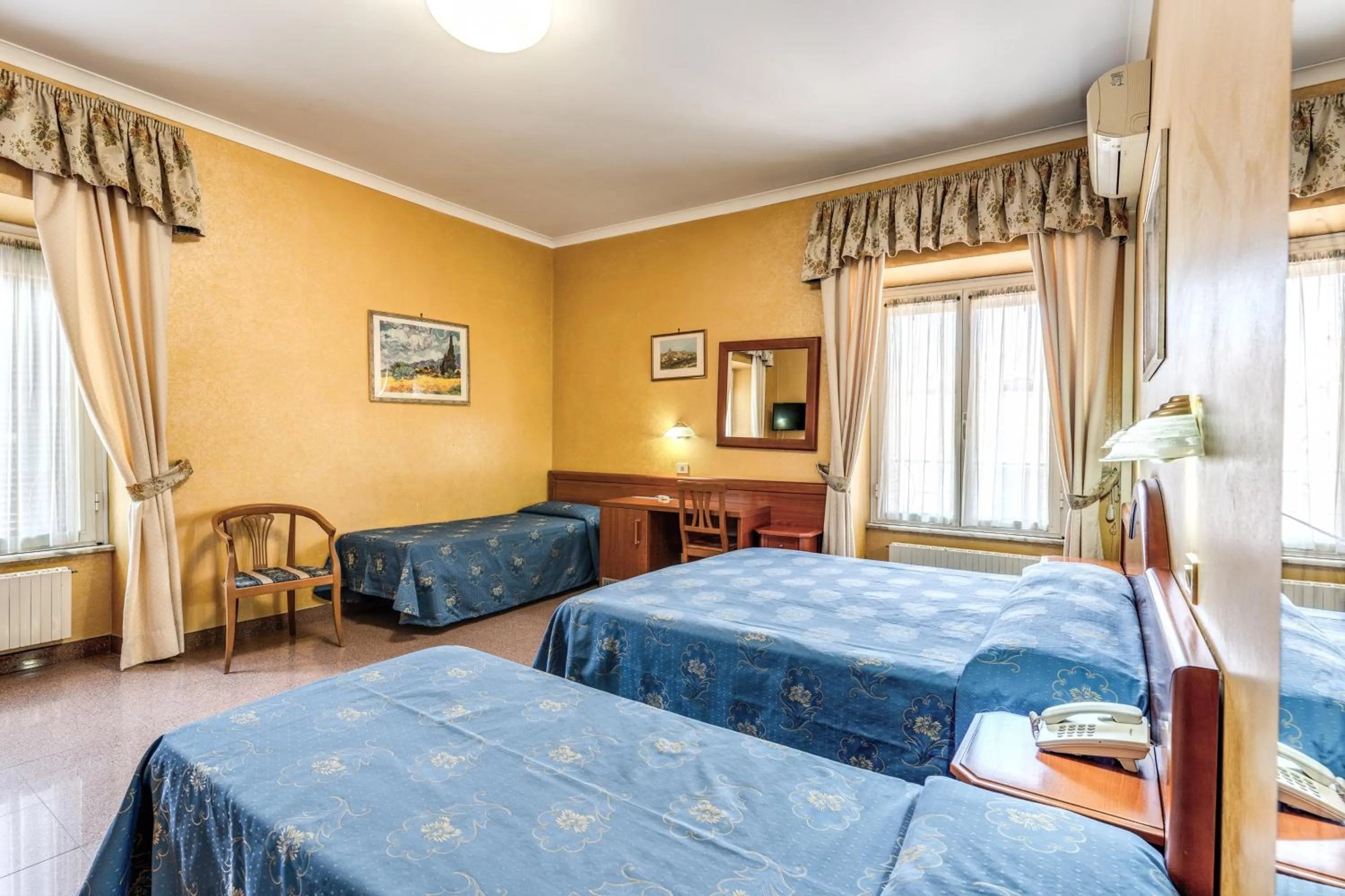 Bedroom, Bed in Hotel Milo