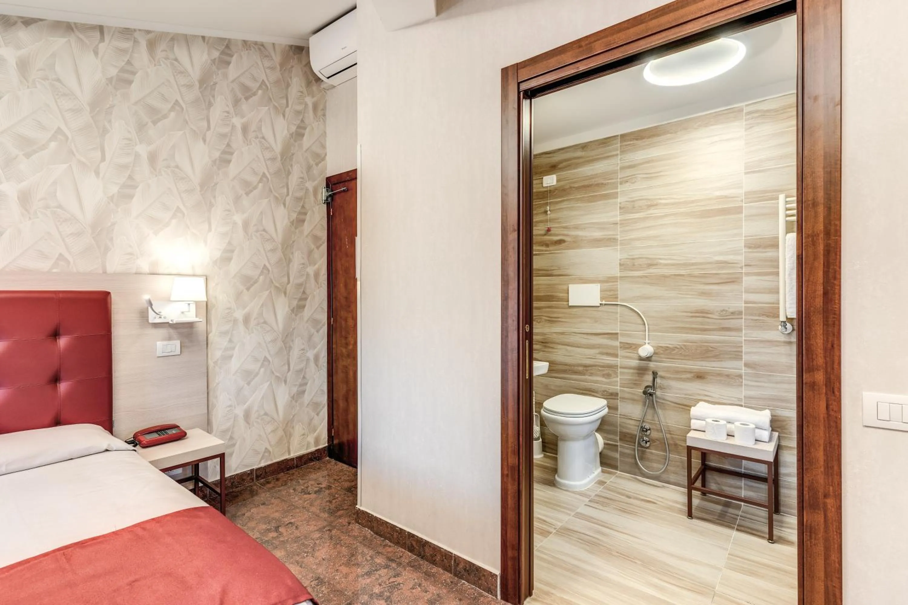 Bedroom, Bed in Hotel Milo