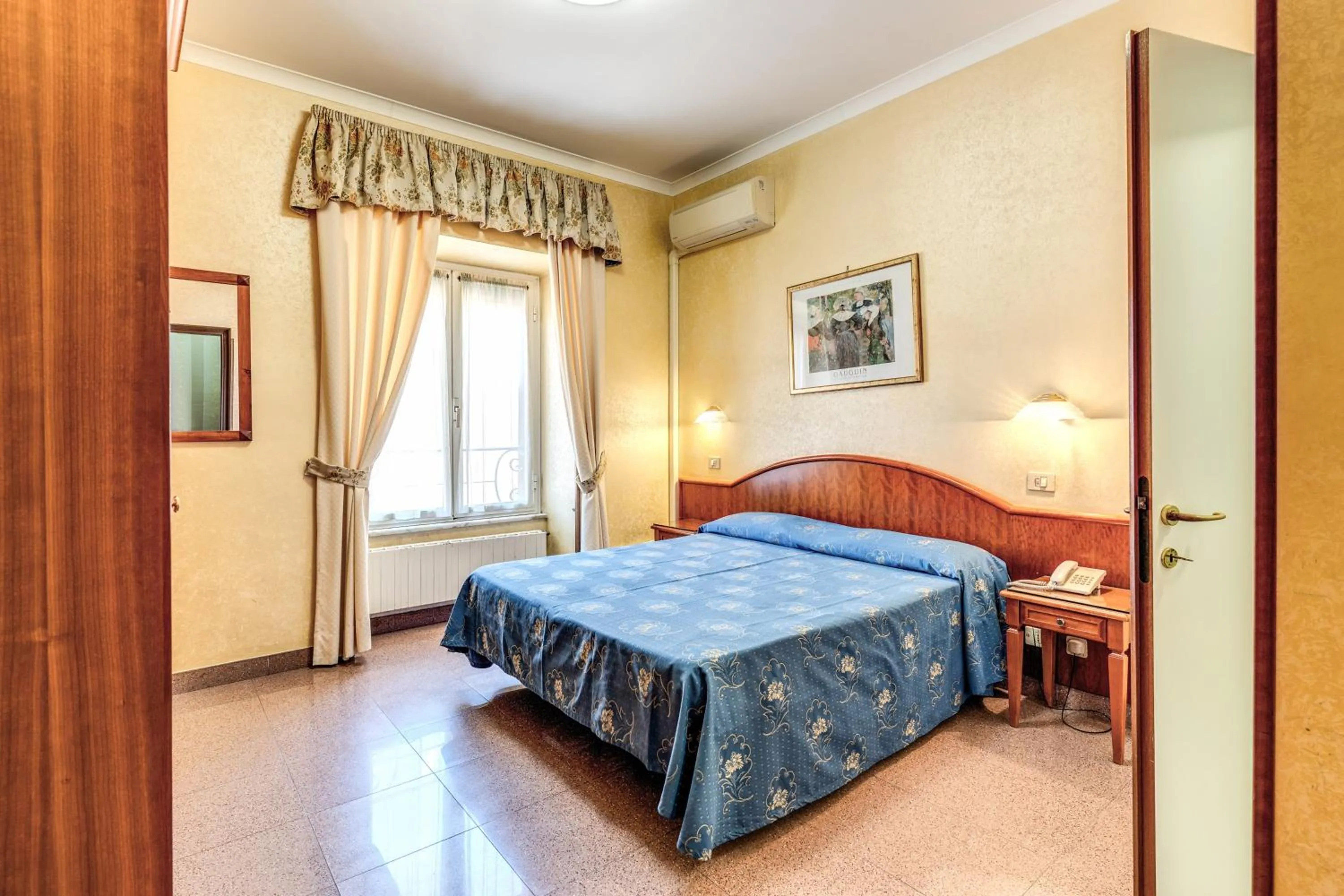 Bedroom, Bed in Hotel Milo