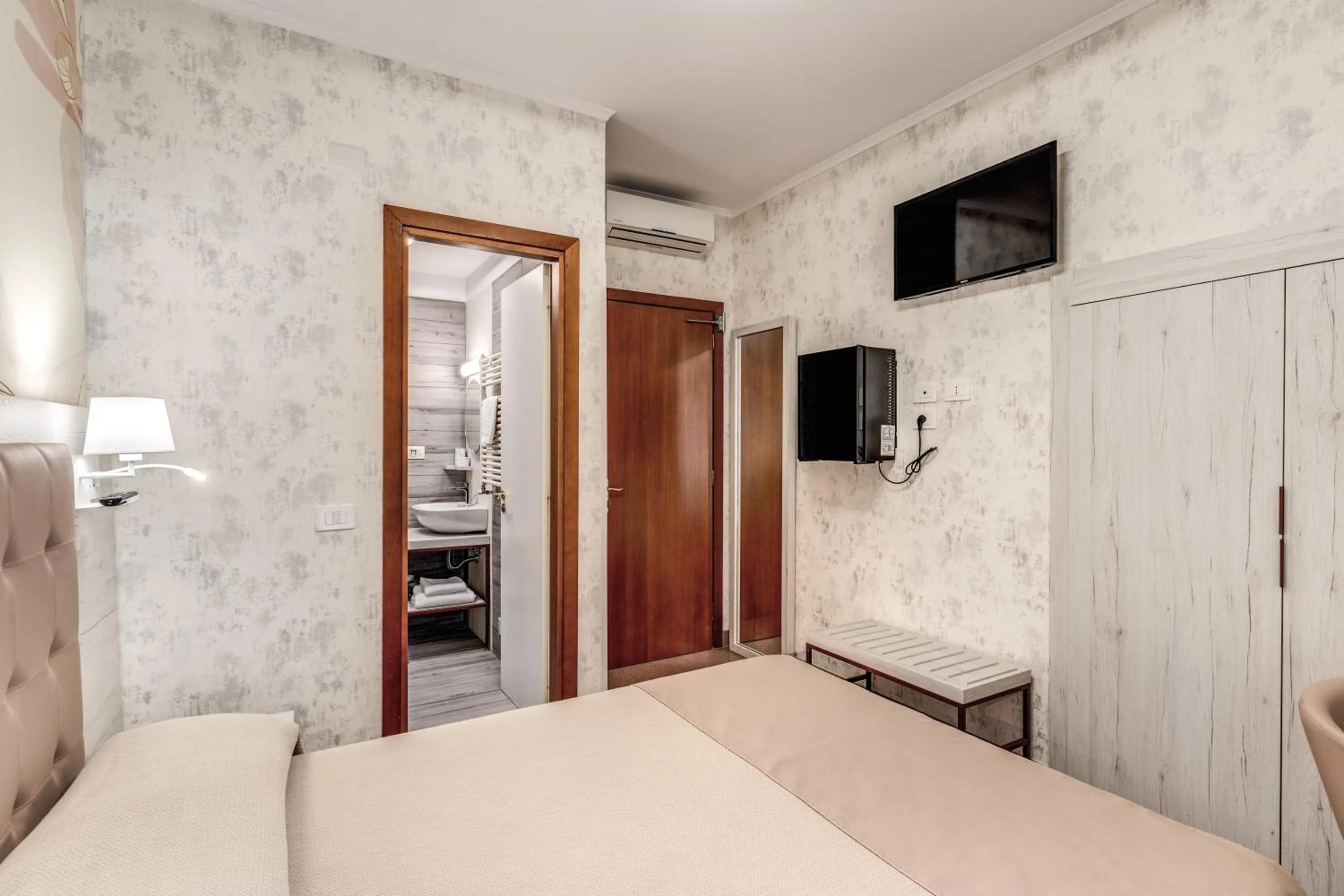 Bedroom, Bed in Hotel Milo