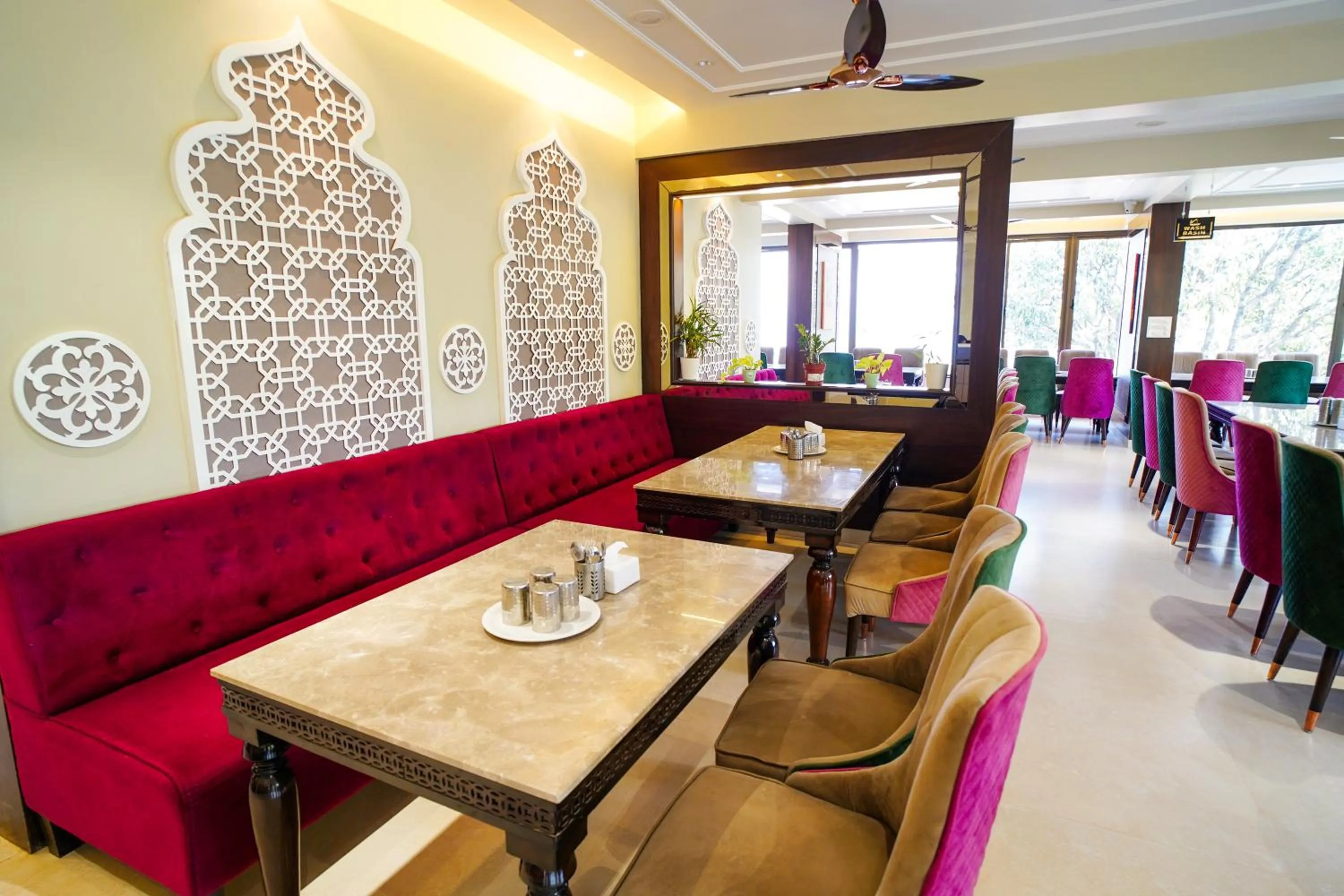 Restaurant/places to eat in VIRASAT RESORT