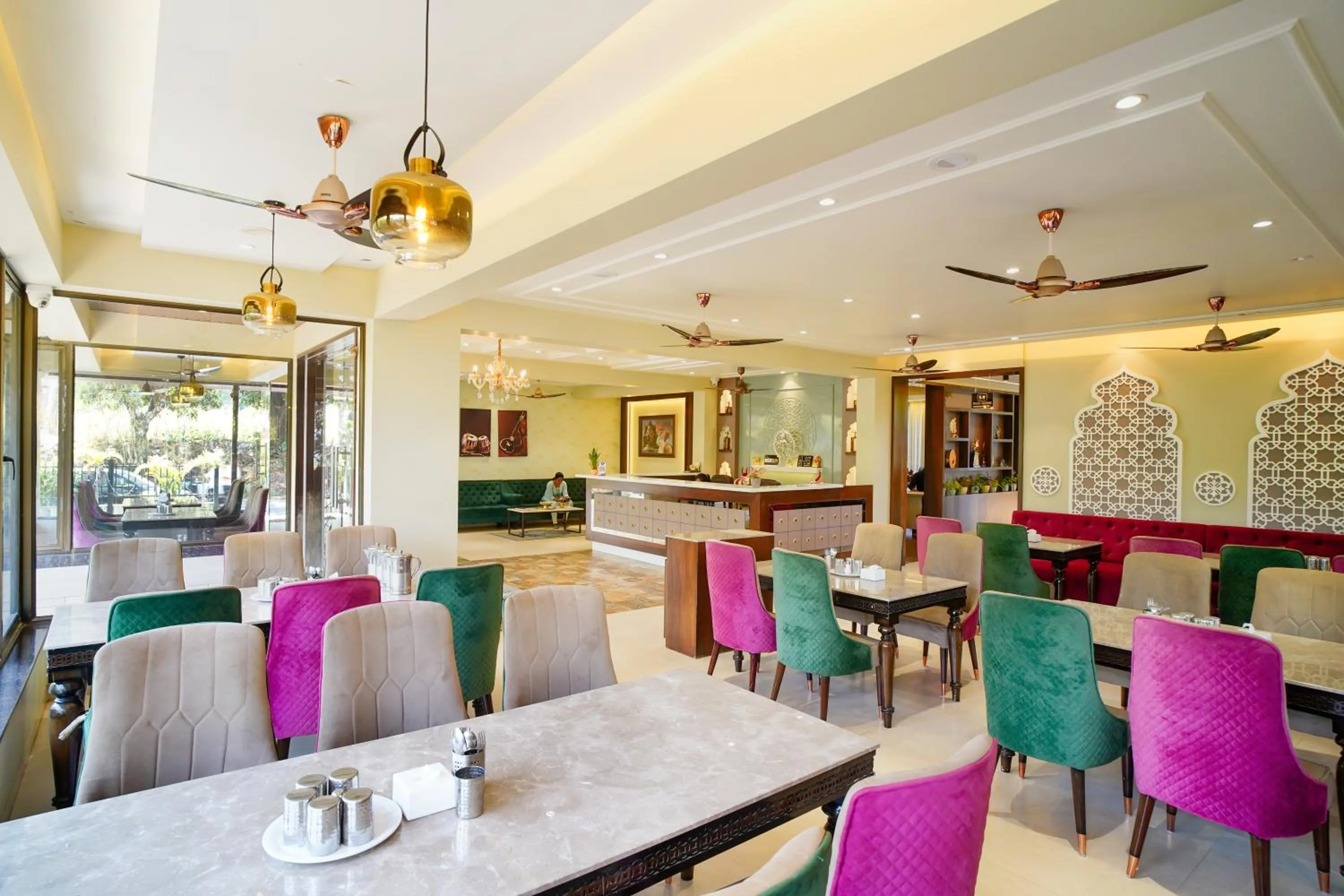 Restaurant/places to eat in VIRASAT RESORT