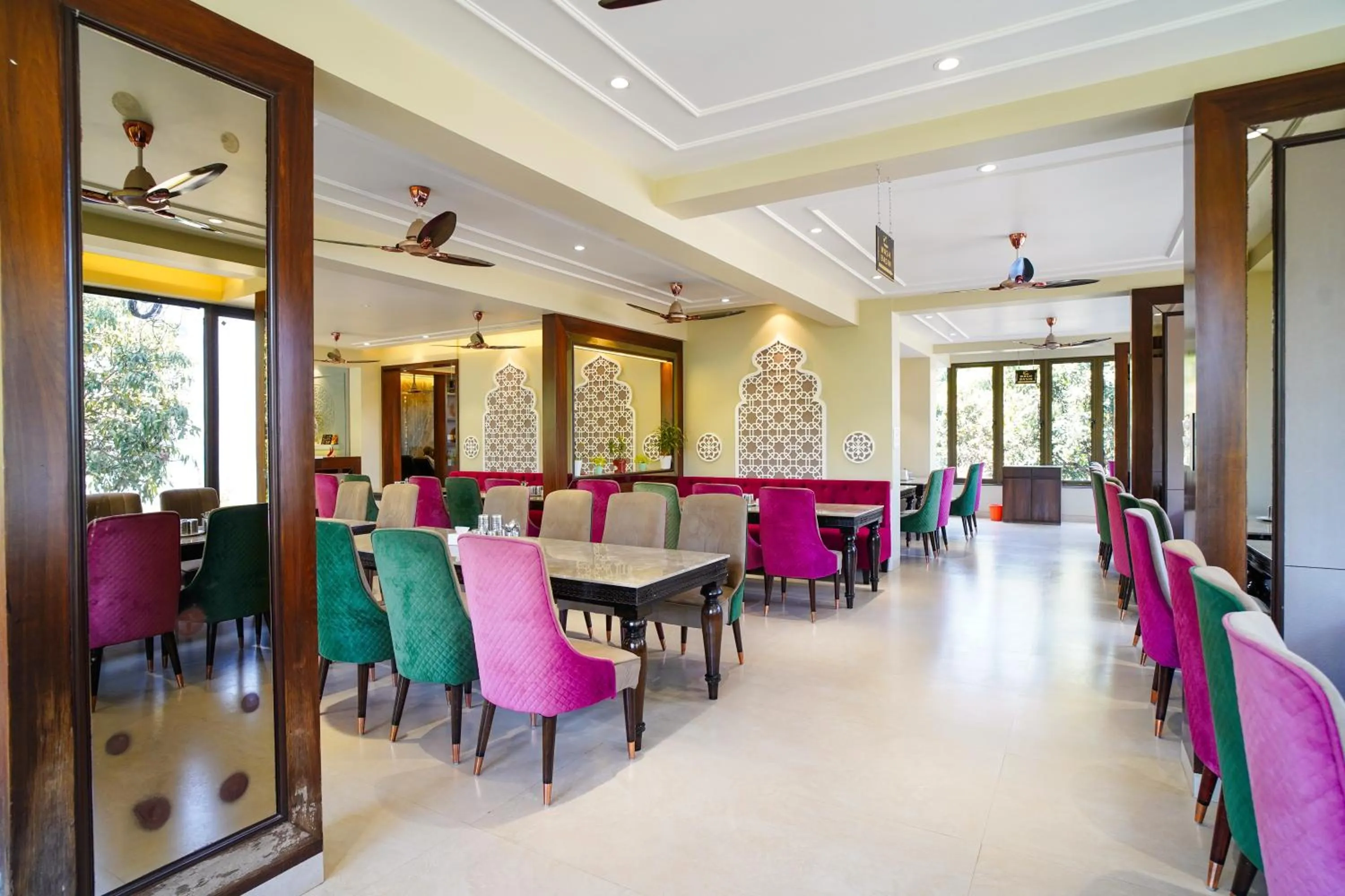 Restaurant/places to eat in VIRASAT RESORT