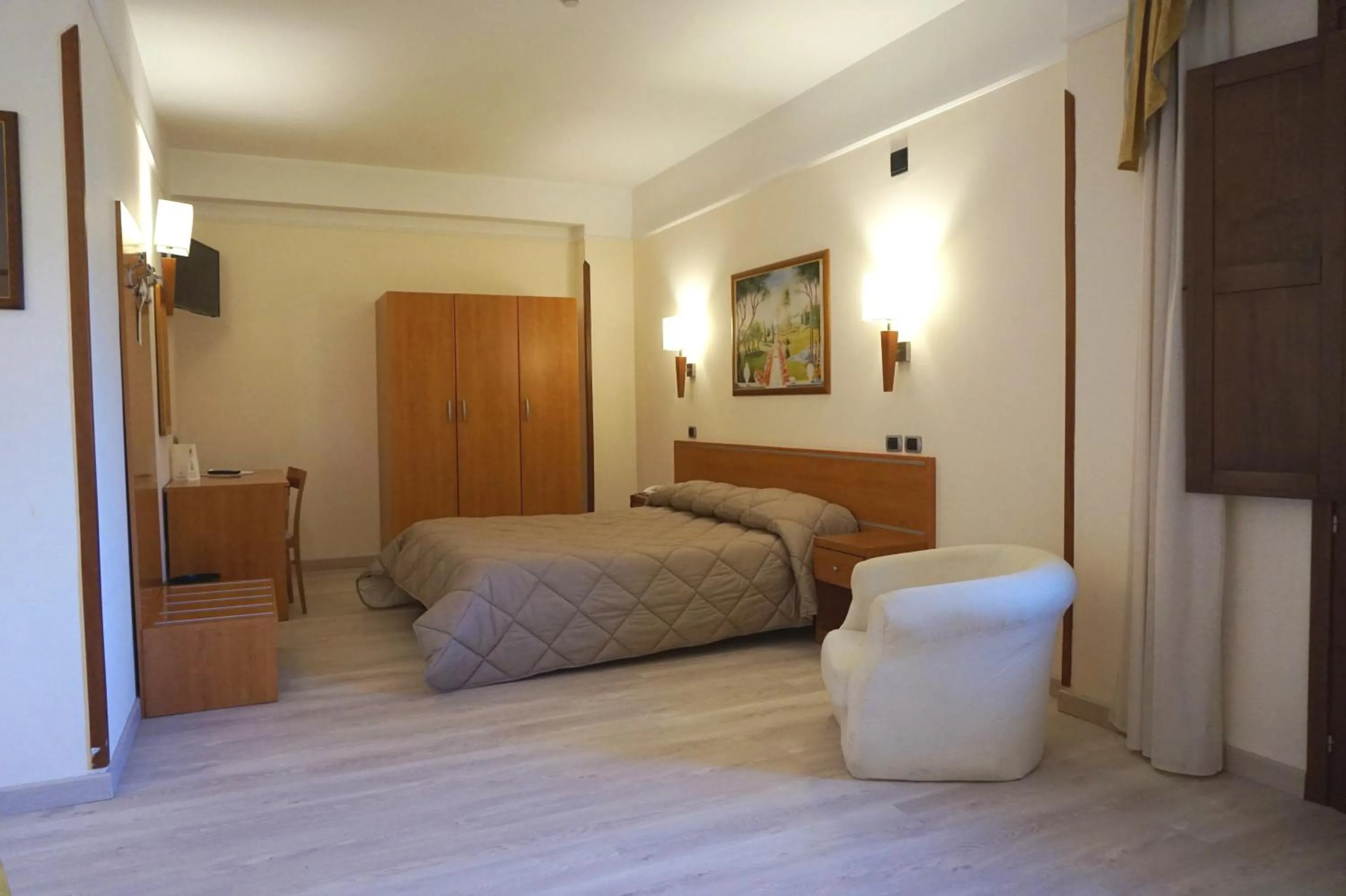 Bedroom, Bed in Bel Sito Hotel Due Torri