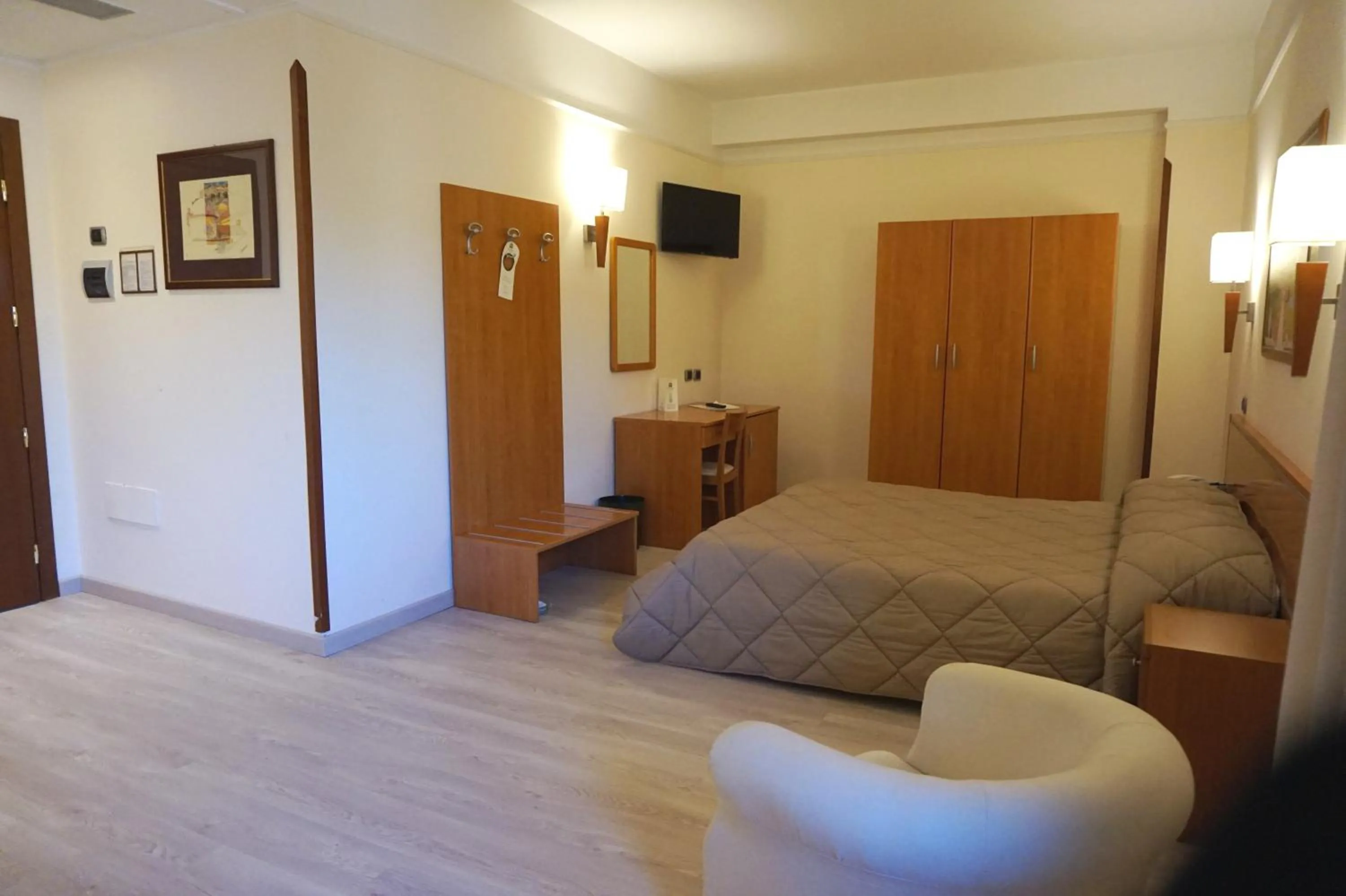 Bathroom, Bed in Bel Sito Hotel Due Torri