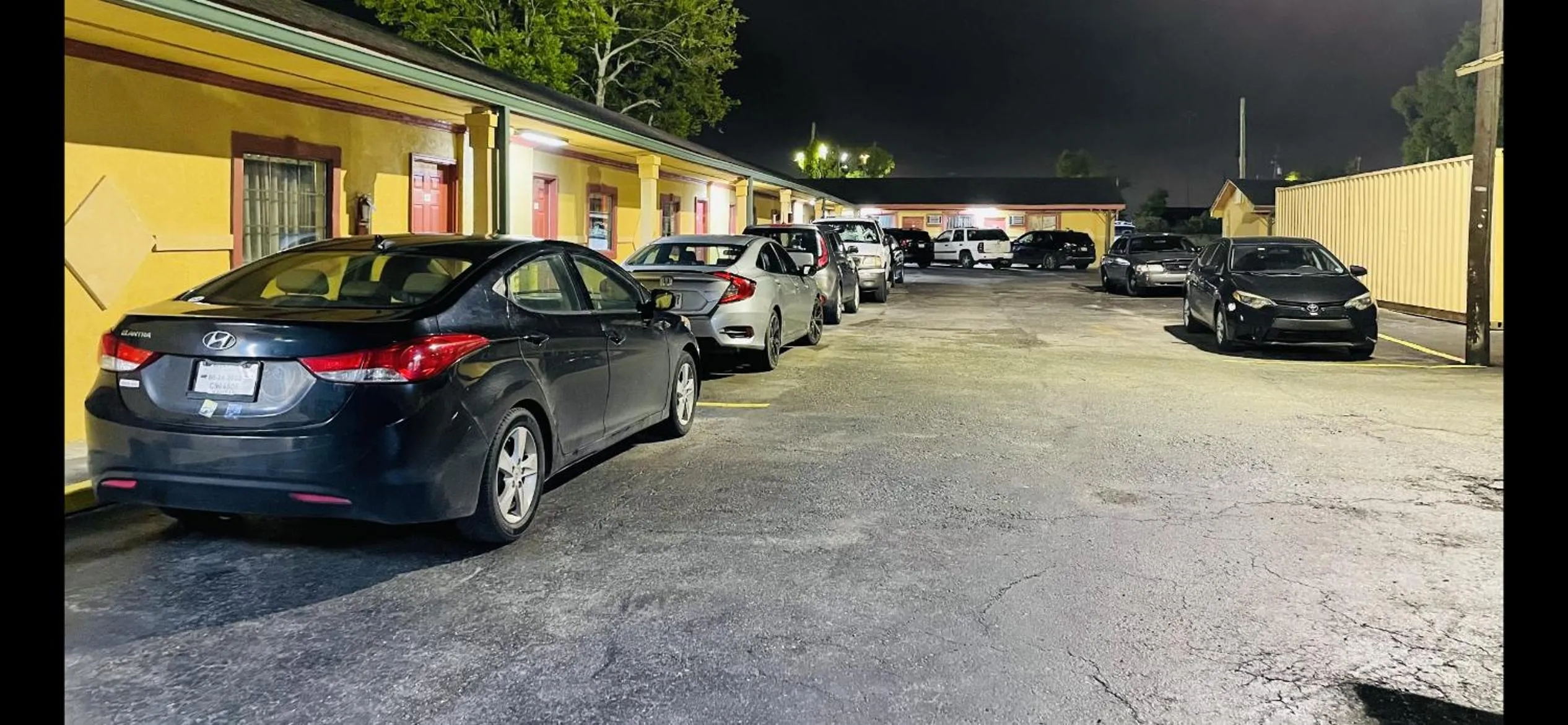 Parking in Royal Palms Motel & RV Park